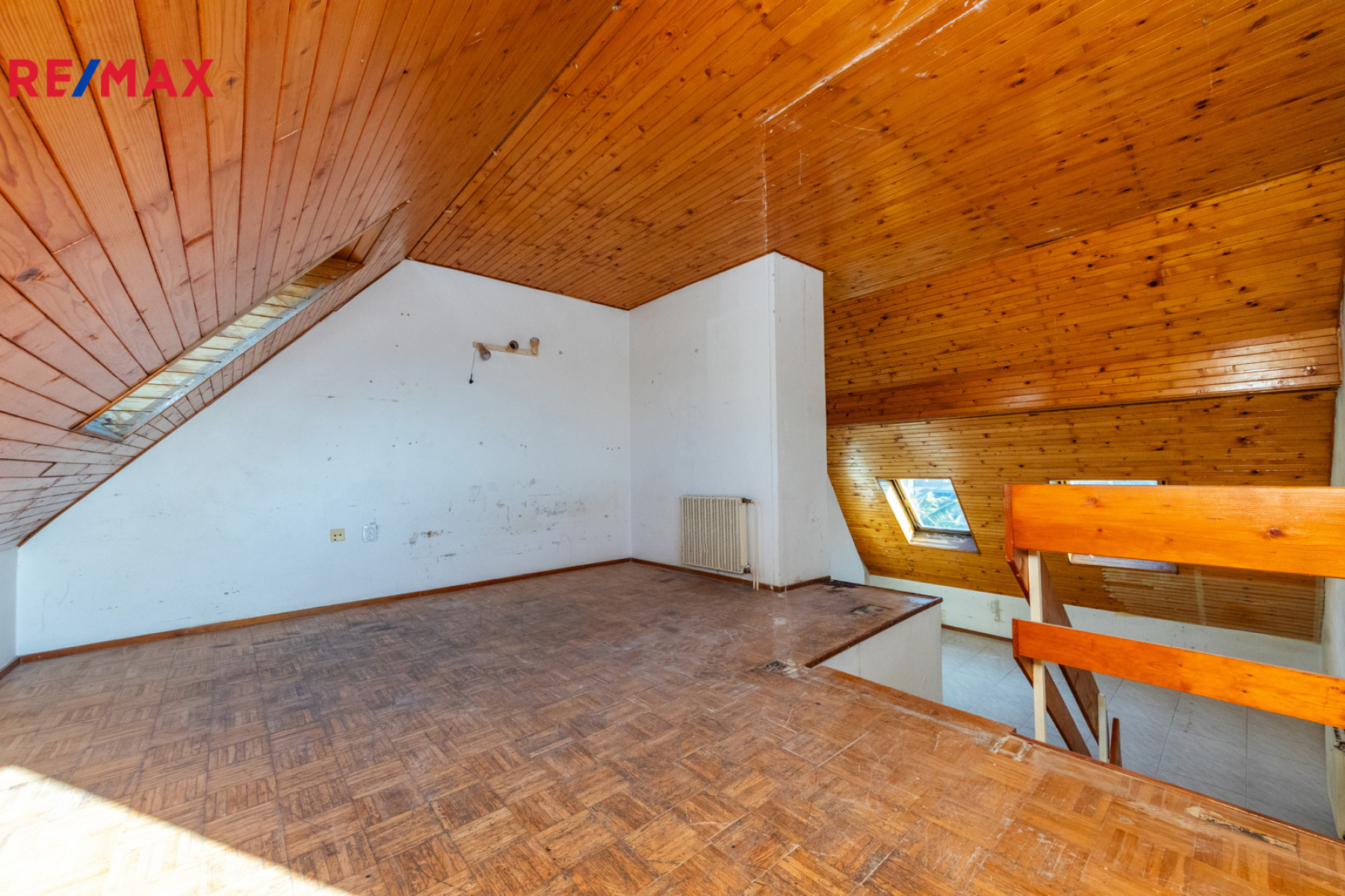 Rohový řadový RD 229 m² 2x lodžie garáž zahrada 311 m² původní stav Součkova Řepy