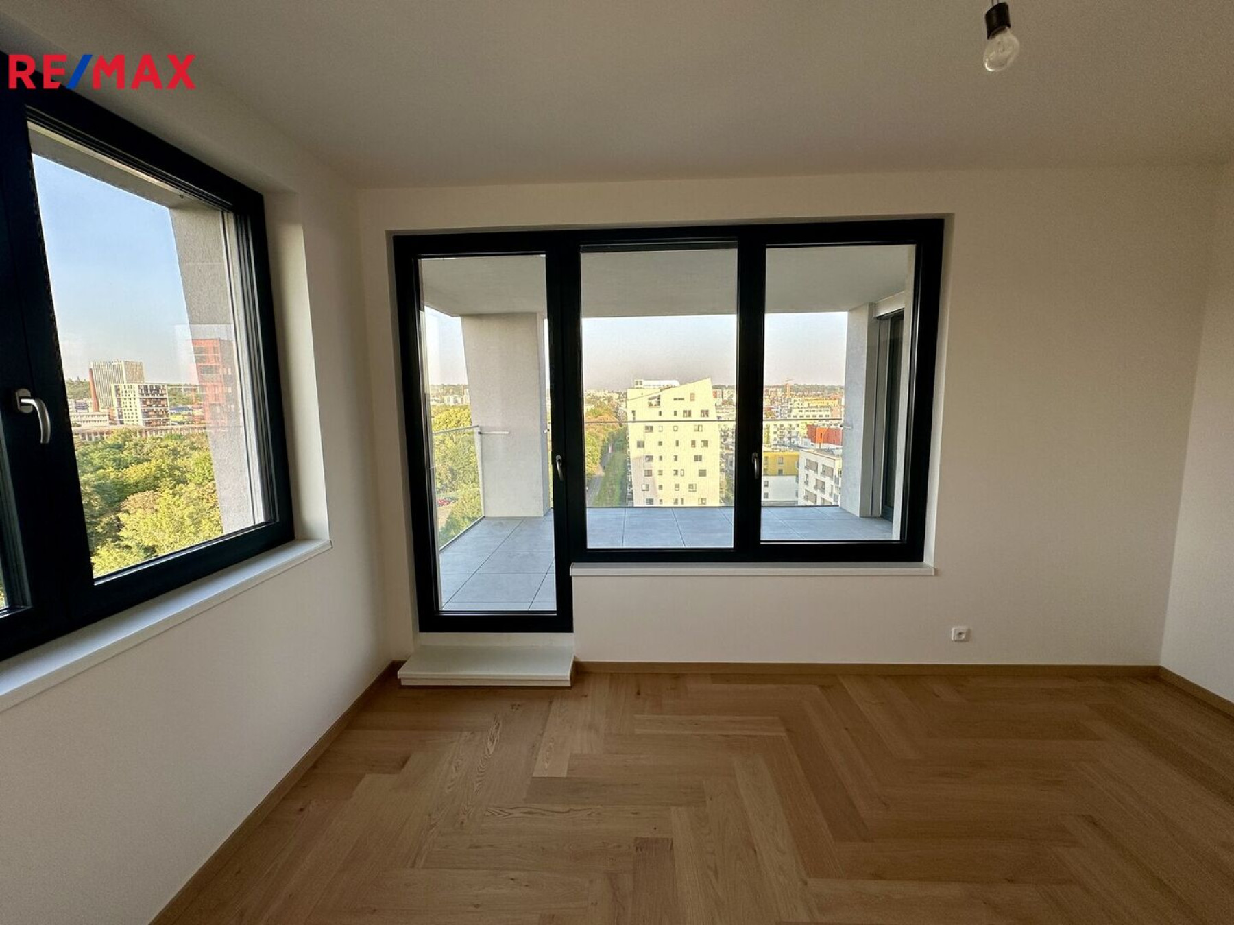 Zcela nový luxusní byt 4+kk, 3 terasy a sklep, Praha 9 - Vysočany