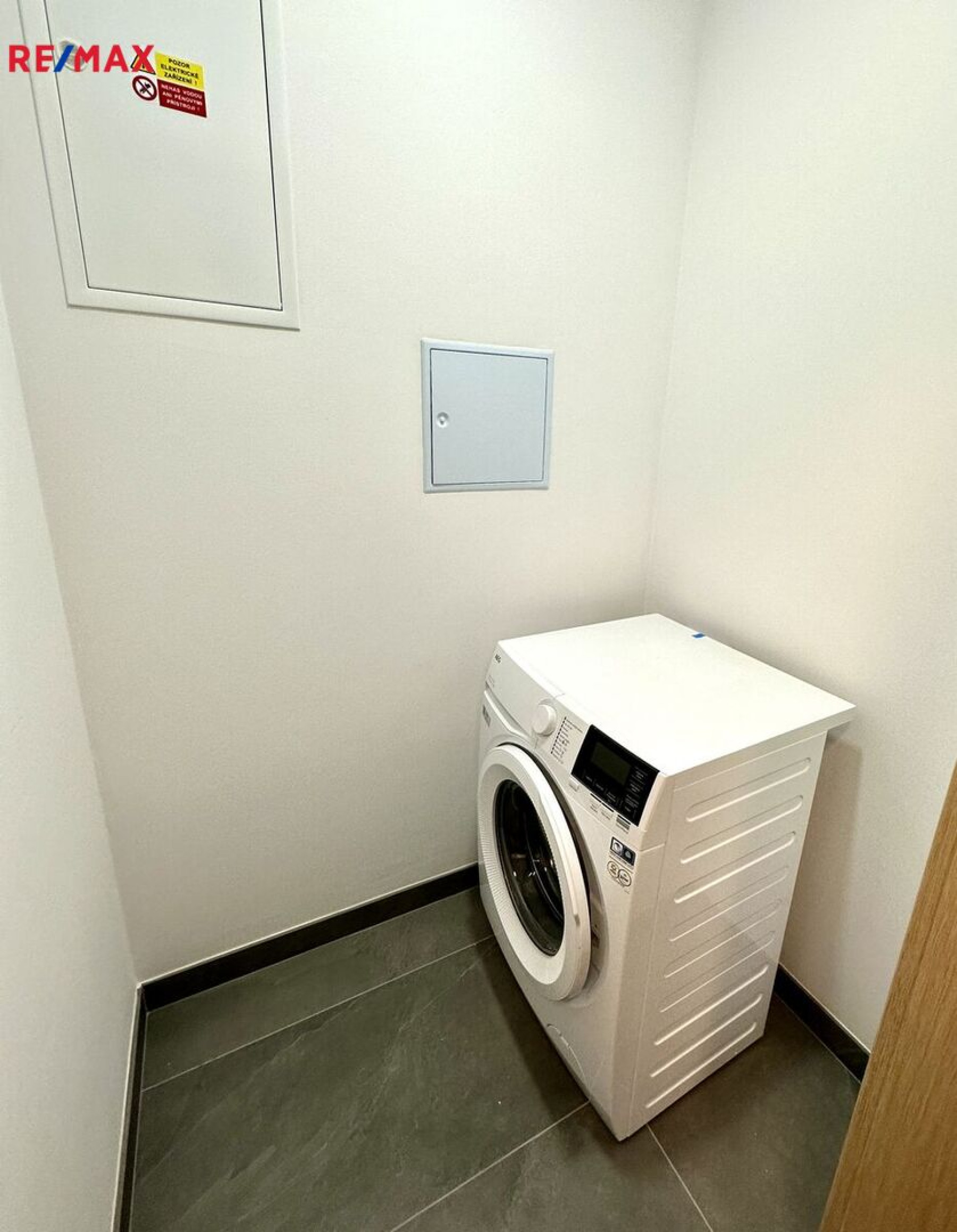 Pronájem nového bytu 2+kk s lodžií, sklepem a garážovým stáním v rezidenci Waltrovka