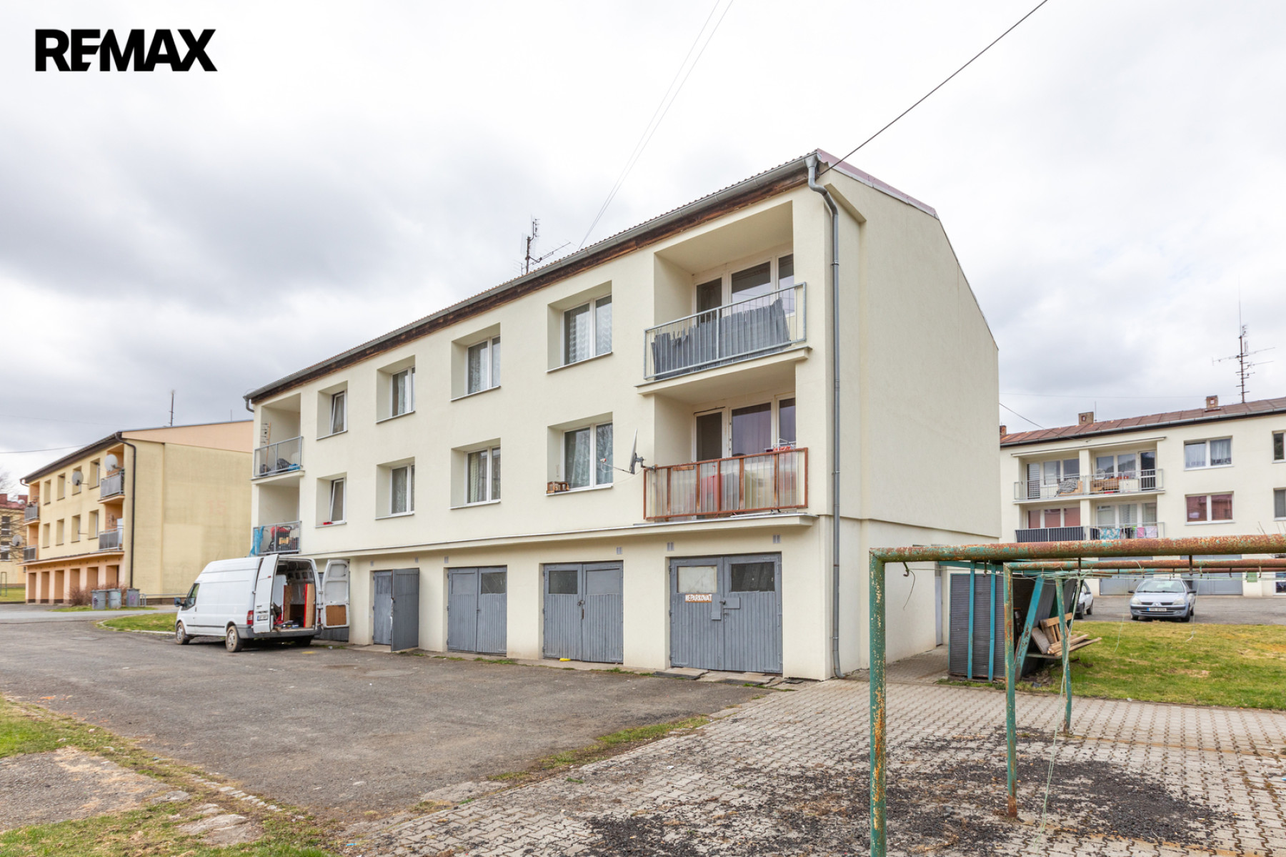Činžovní dům se 6 byty a 6 garážemi v obci Rybník