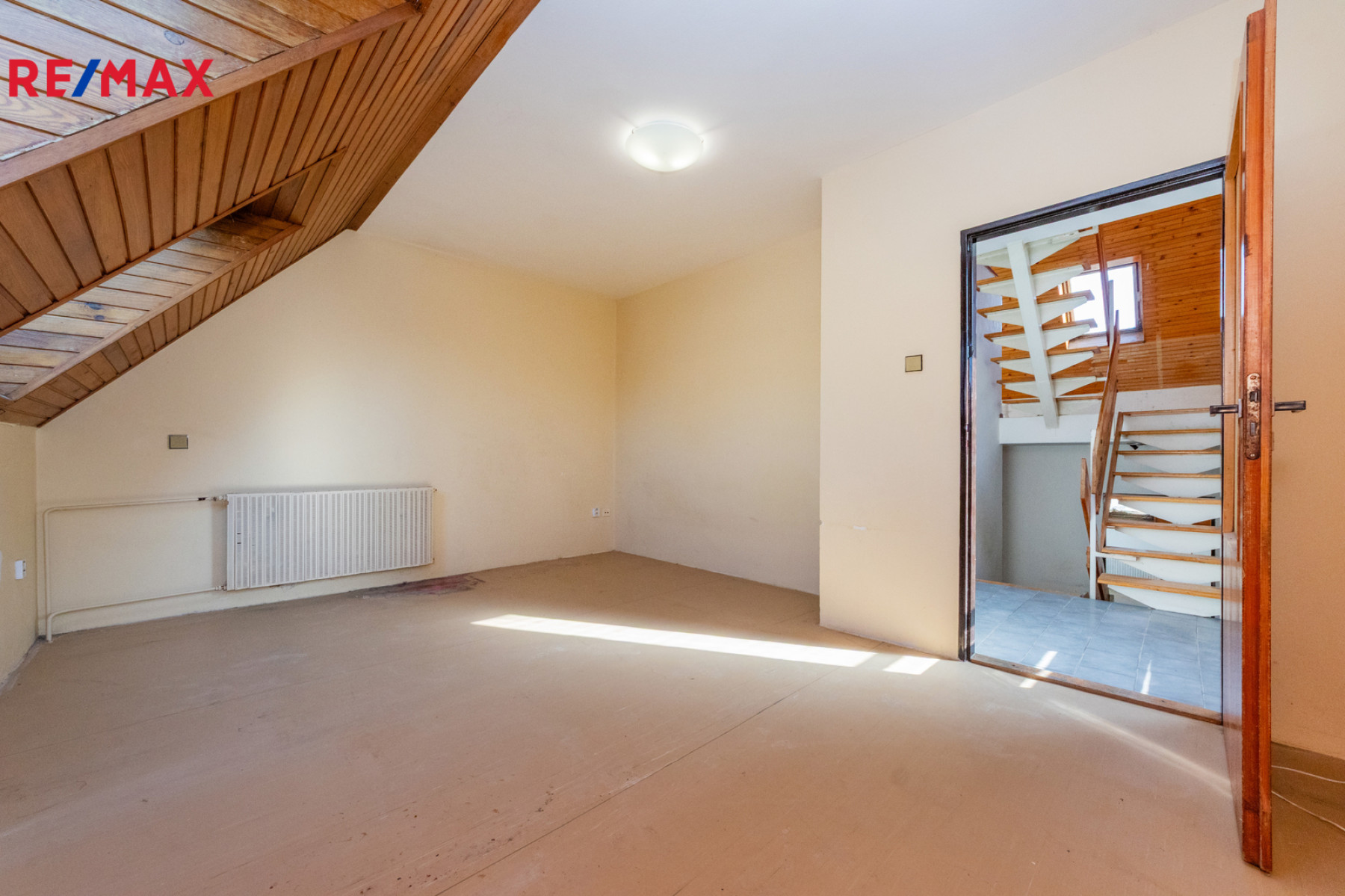 Rohový řadový RD 229 m² 2x lodžie garáž zahrada 311 m² původní stav Součkova Řepy