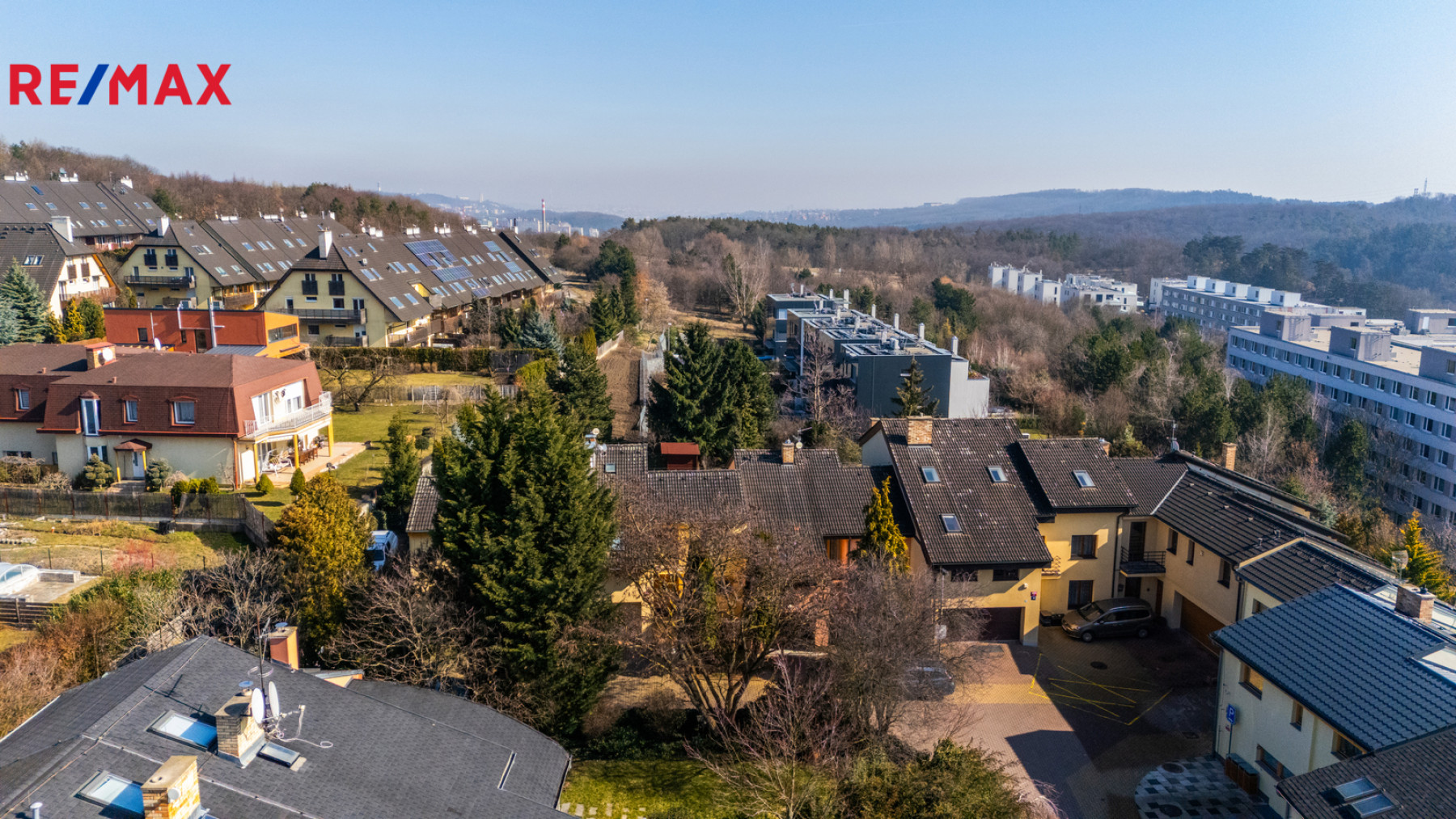 Rohový řadový RD 229 m² 2x lodžie garáž zahrada 311 m² původní stav Součkova Řepy