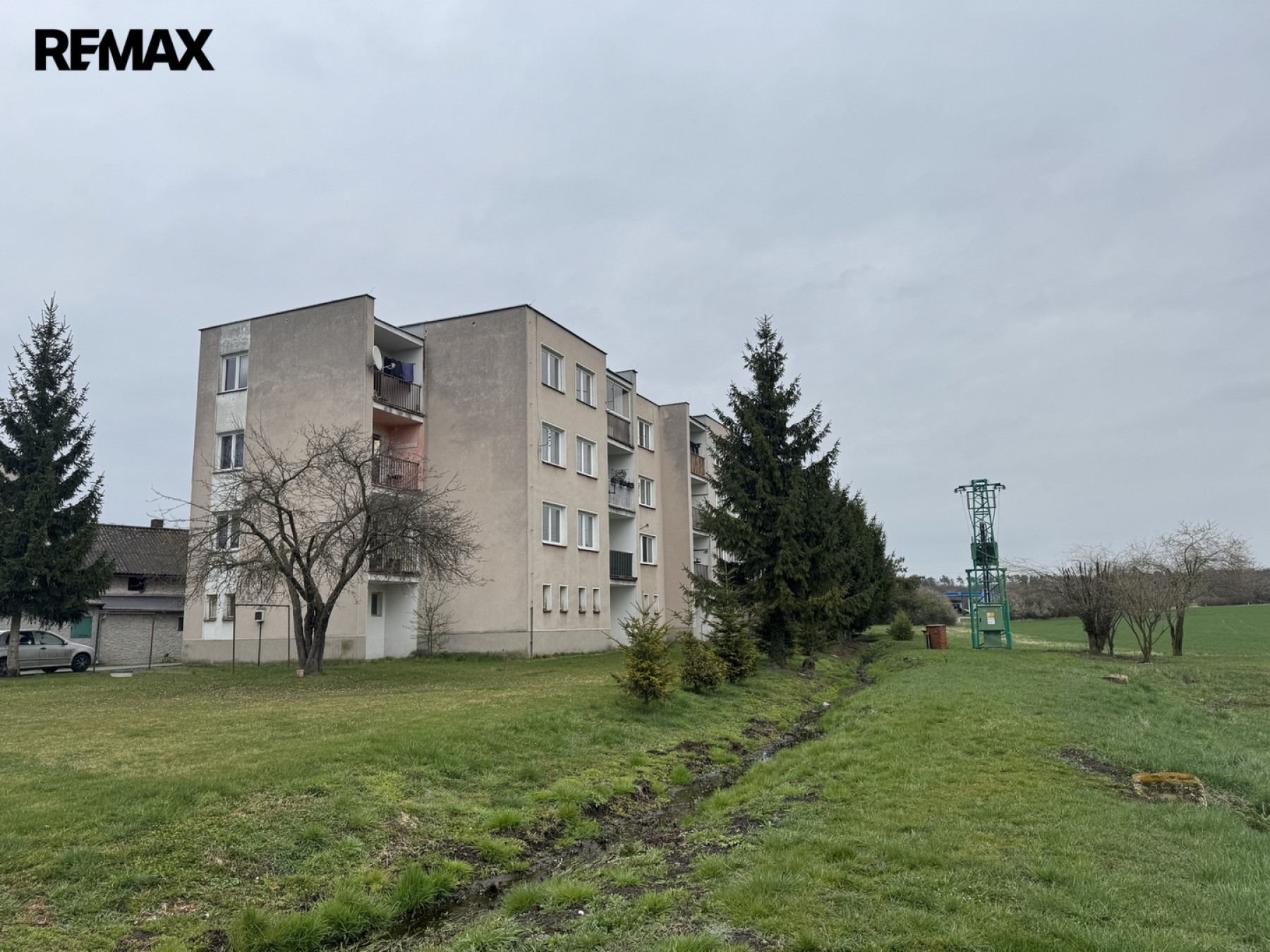 Činžovní dům v obci Vlkava s 12 bytovými jednotkami