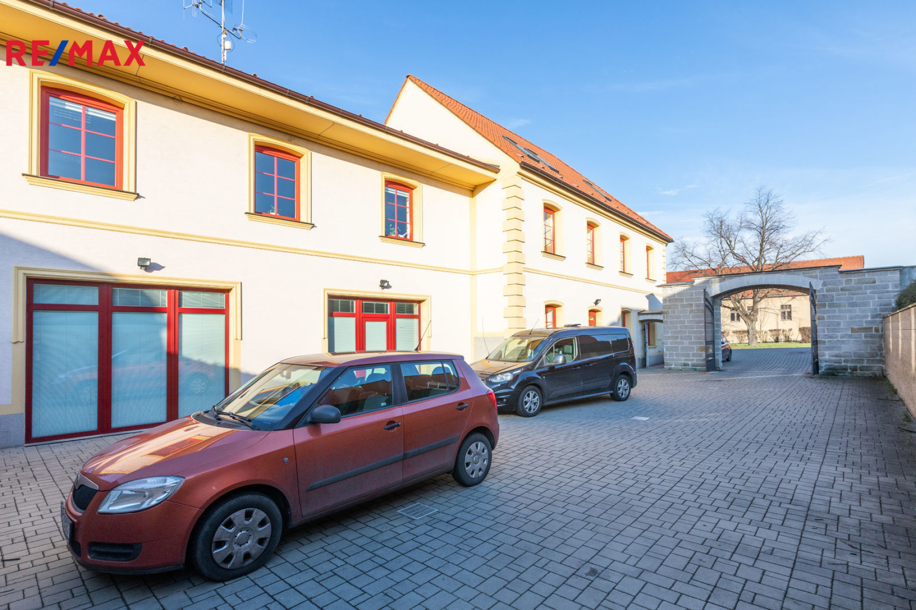 Pronájem kancelářských prostor 85 m², Podlusky