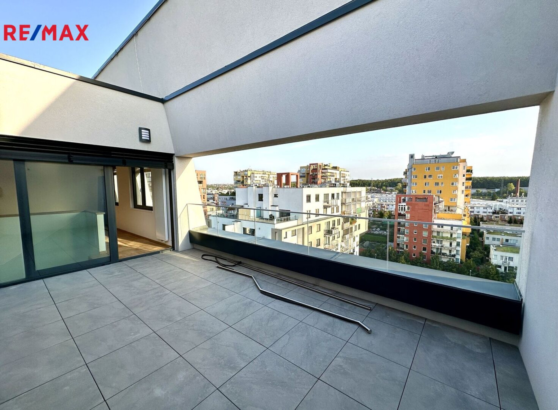 Zcela nový luxusní byt 4+kk, 3 terasy a sklep, Praha 9 - Vysočany