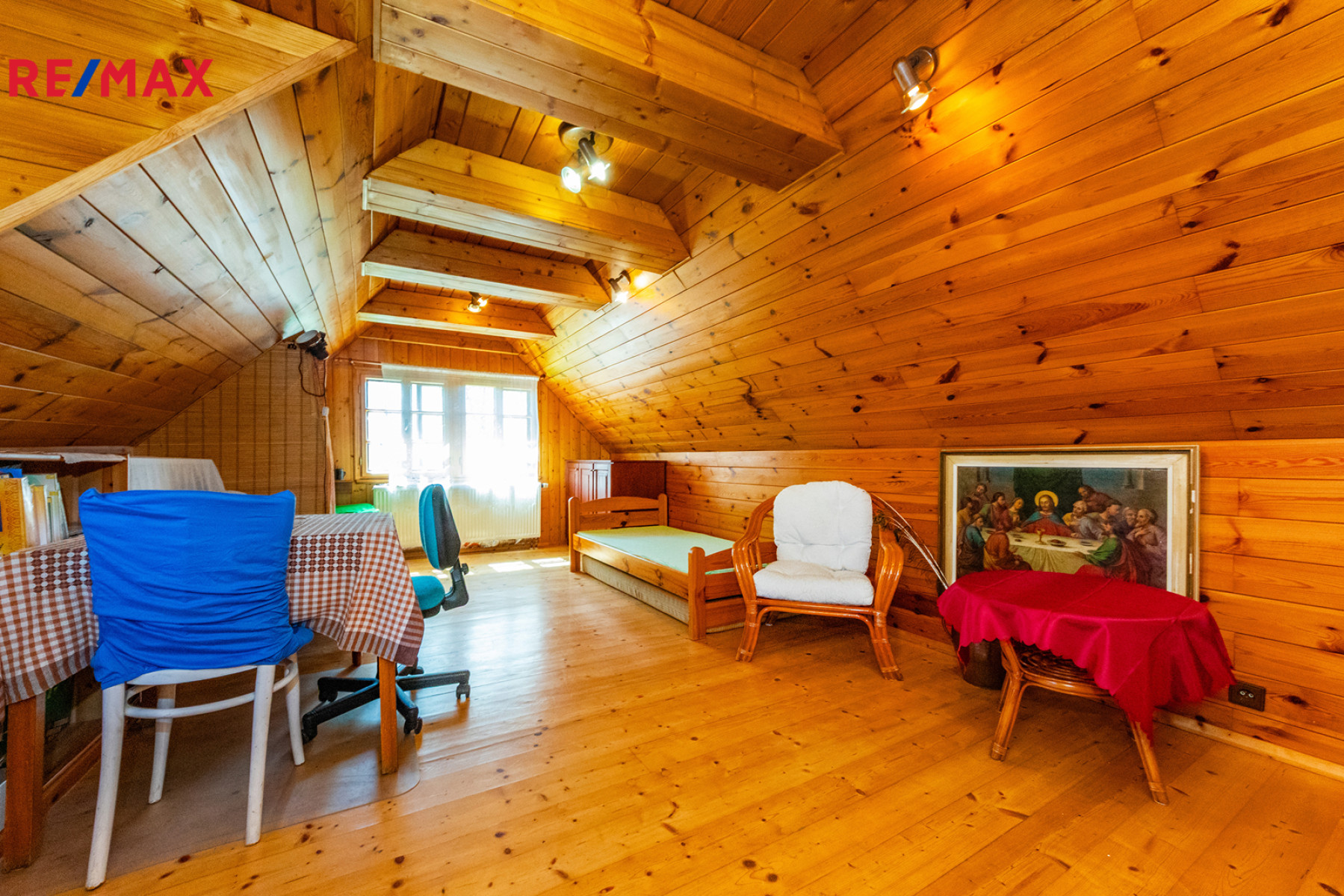 Stylová tradiční patrová chalupa s vnitřním čtvercovým dvorem, pozemek 1 264 m², Široký důl Polička