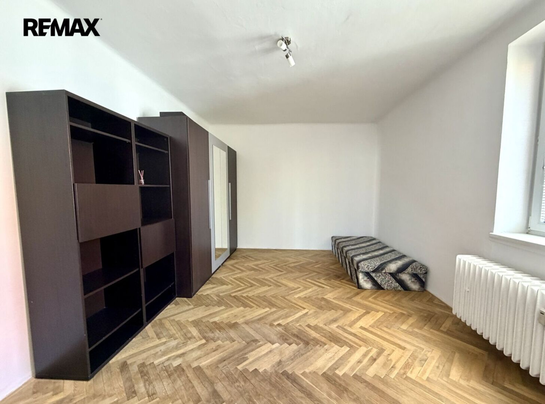 Pronájem pěkného světlého bytu 3+1 s balkonem a sklepem, Praha 9