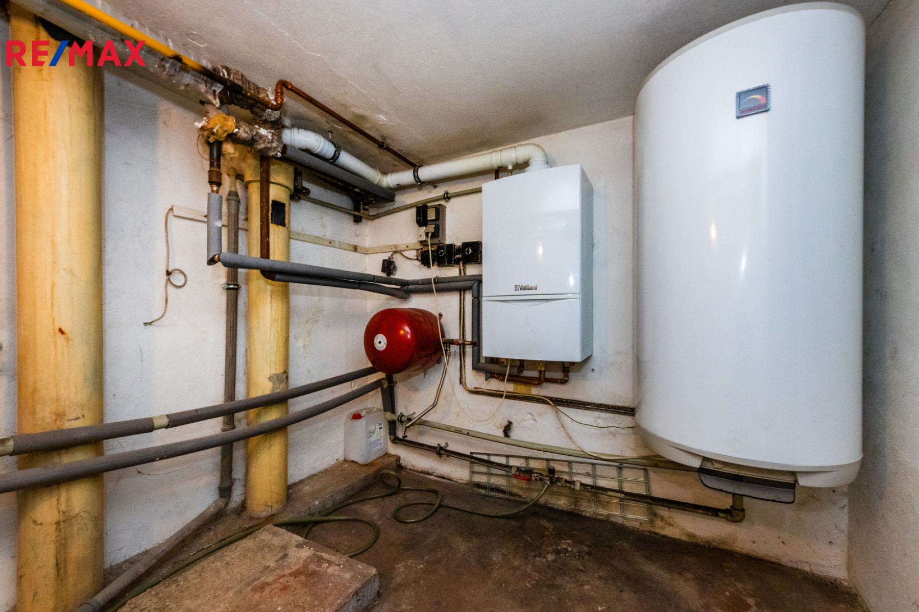 Rohový řadový RD 229 m² 2x lodžie garáž zahrada 311 m² původní stav Součkova Řepy