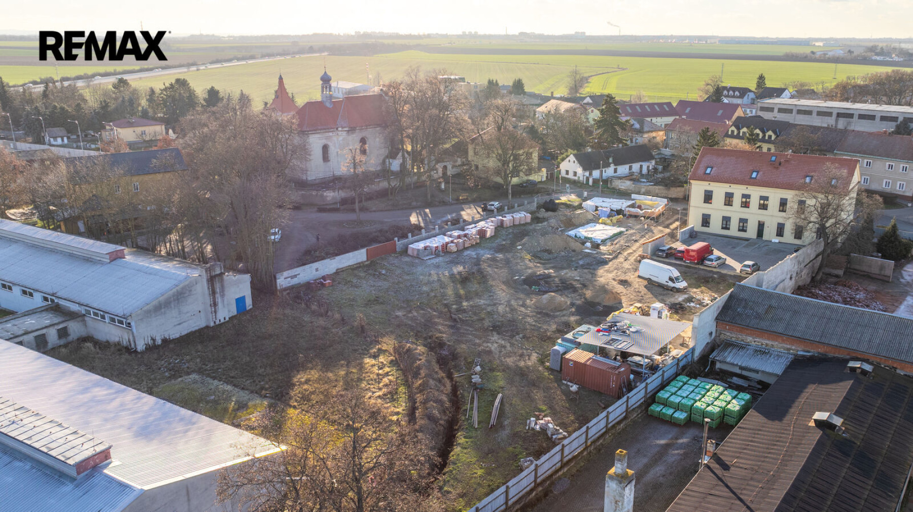 Prodej stavebního pozemku ve Svémyslicích, Praha - východ