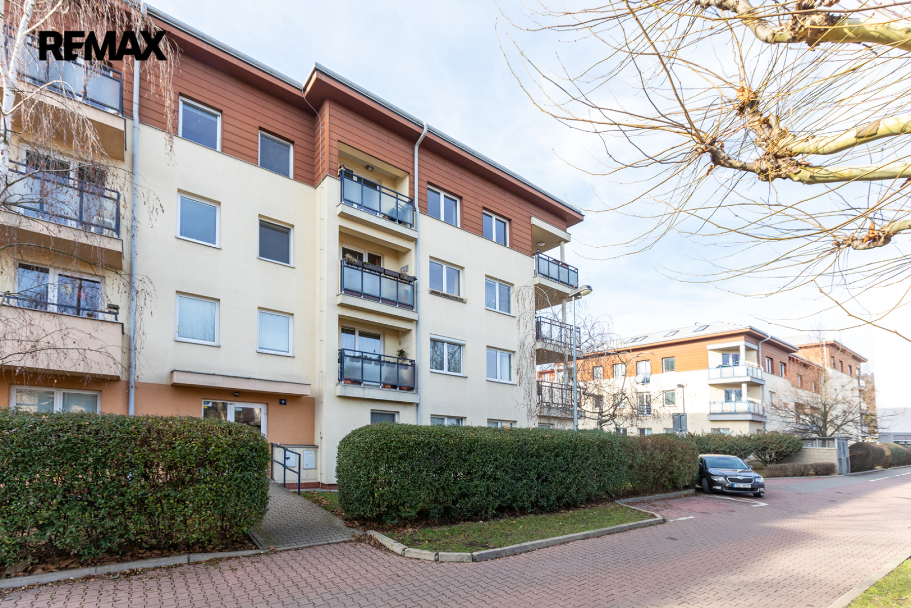 Skvěle prostorný byt 2+kk s balkonem v Radotíně