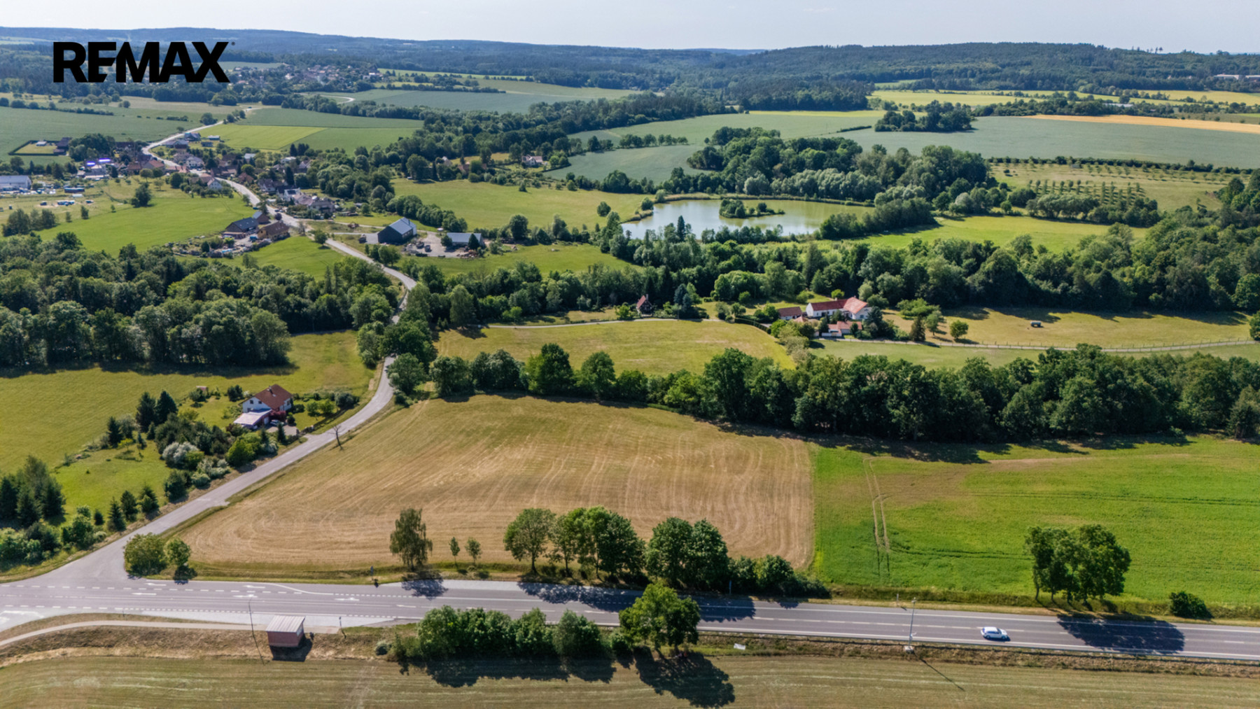 Pozemek 12 804 m² pro komerční výstavbu u obce Lukavice u hlavní silnice I. třídy