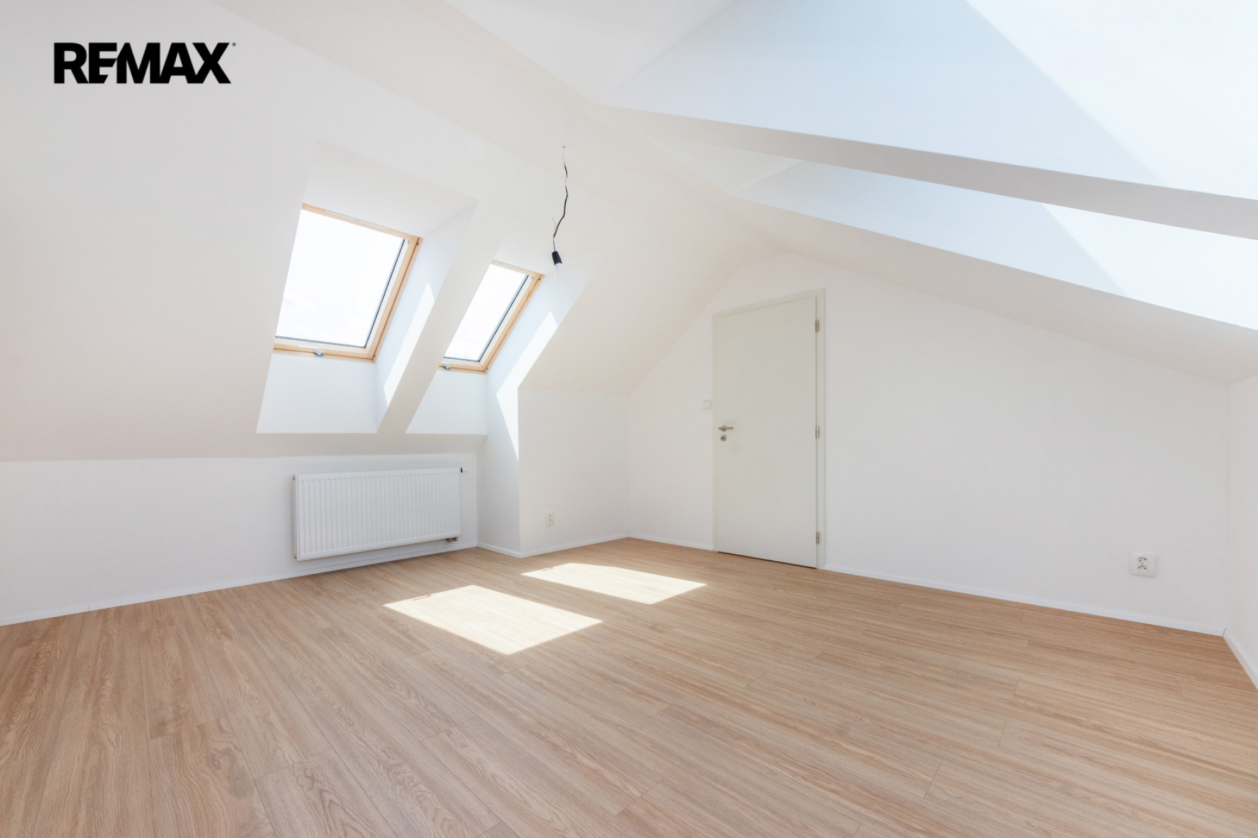 Mezonet 3+kk/galerie/sklep 71,9 m² OV cihla výtah jih výhled Jeseniova metro A Želivského 5 min