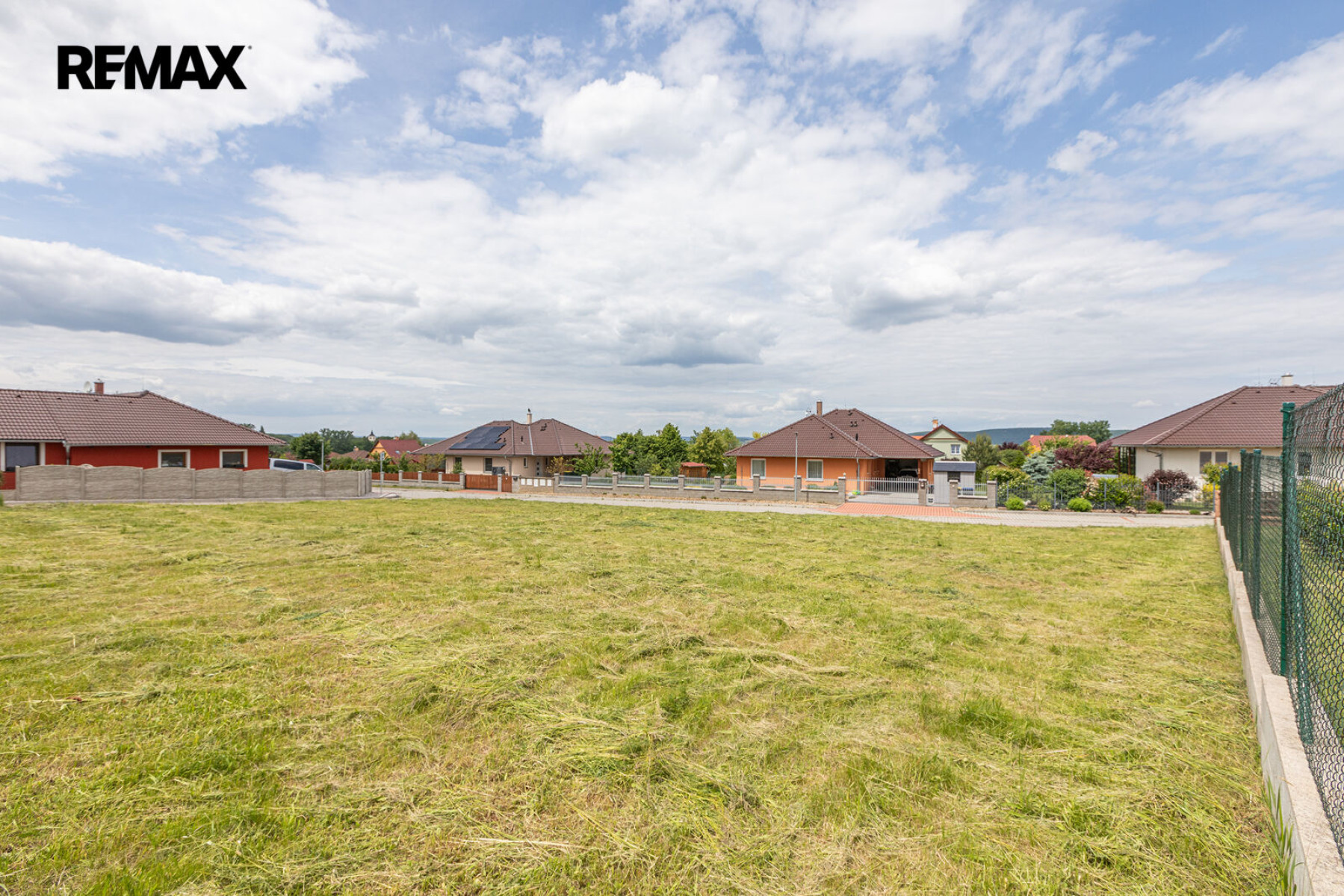Prodej stavebního pozemku 810 m², Hostomice