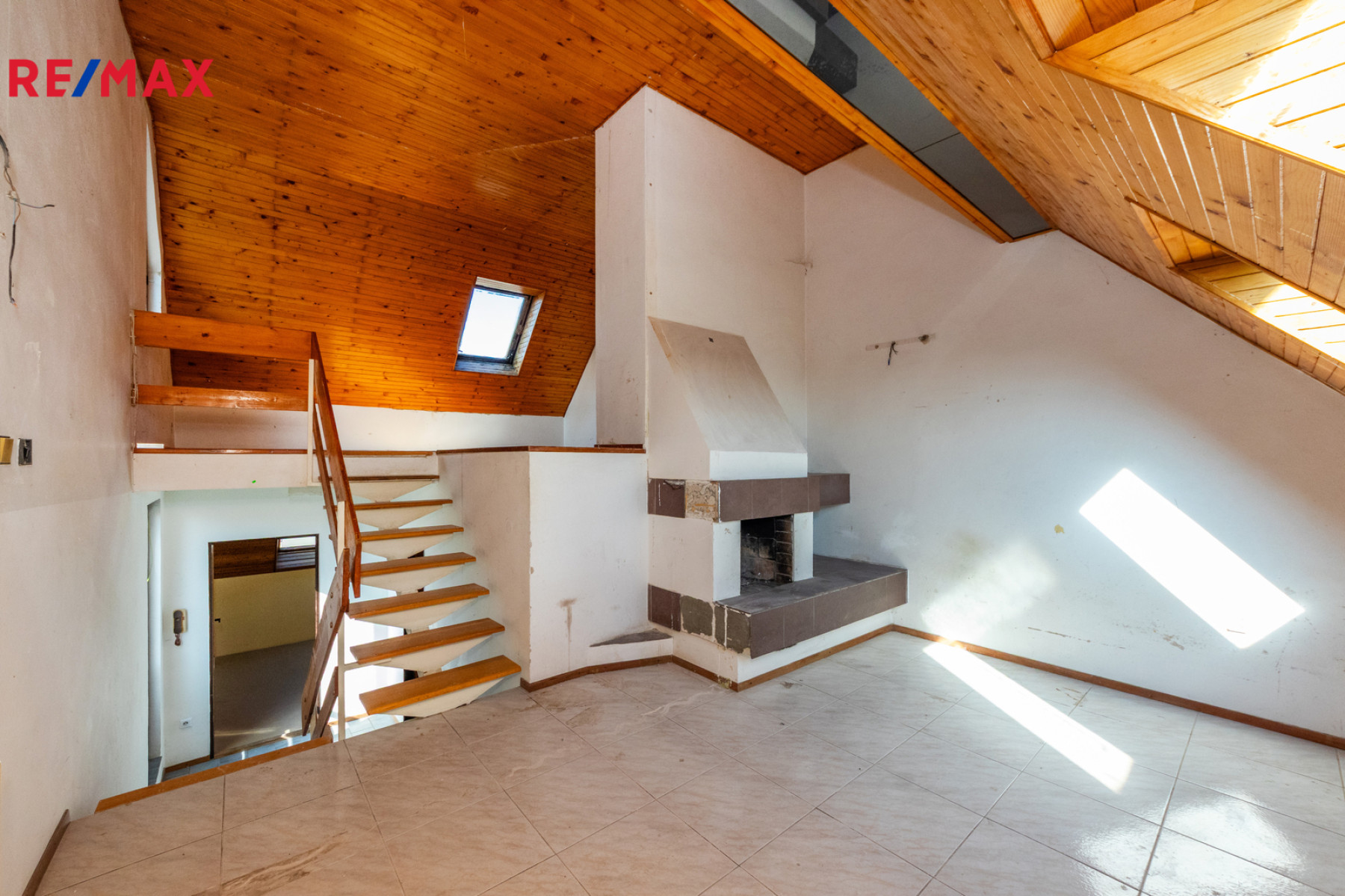 Rohový řadový RD 229 m² 2x lodžie garáž zahrada 311 m² původní stav Součkova Řepy