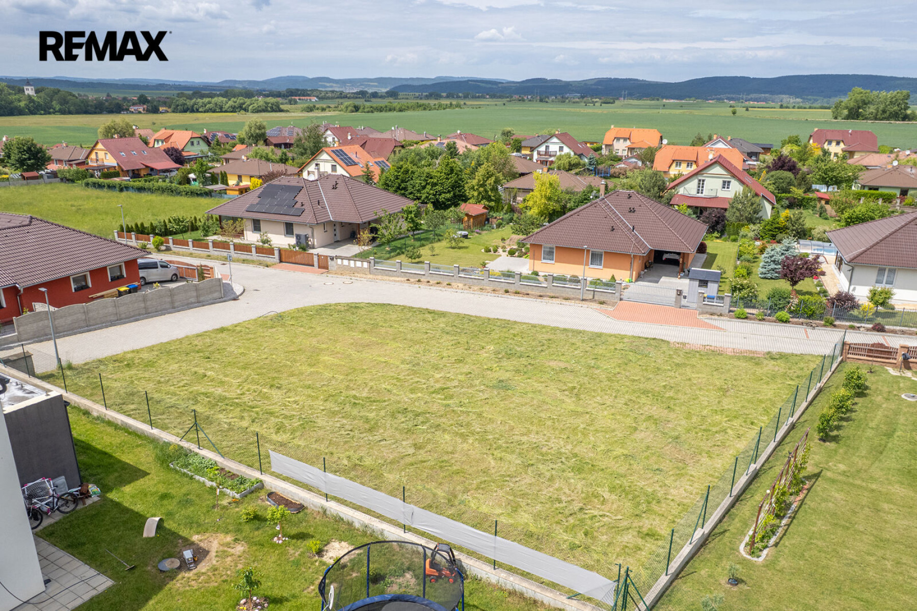 Prodej stavebního pozemku 810 m², Hostomice