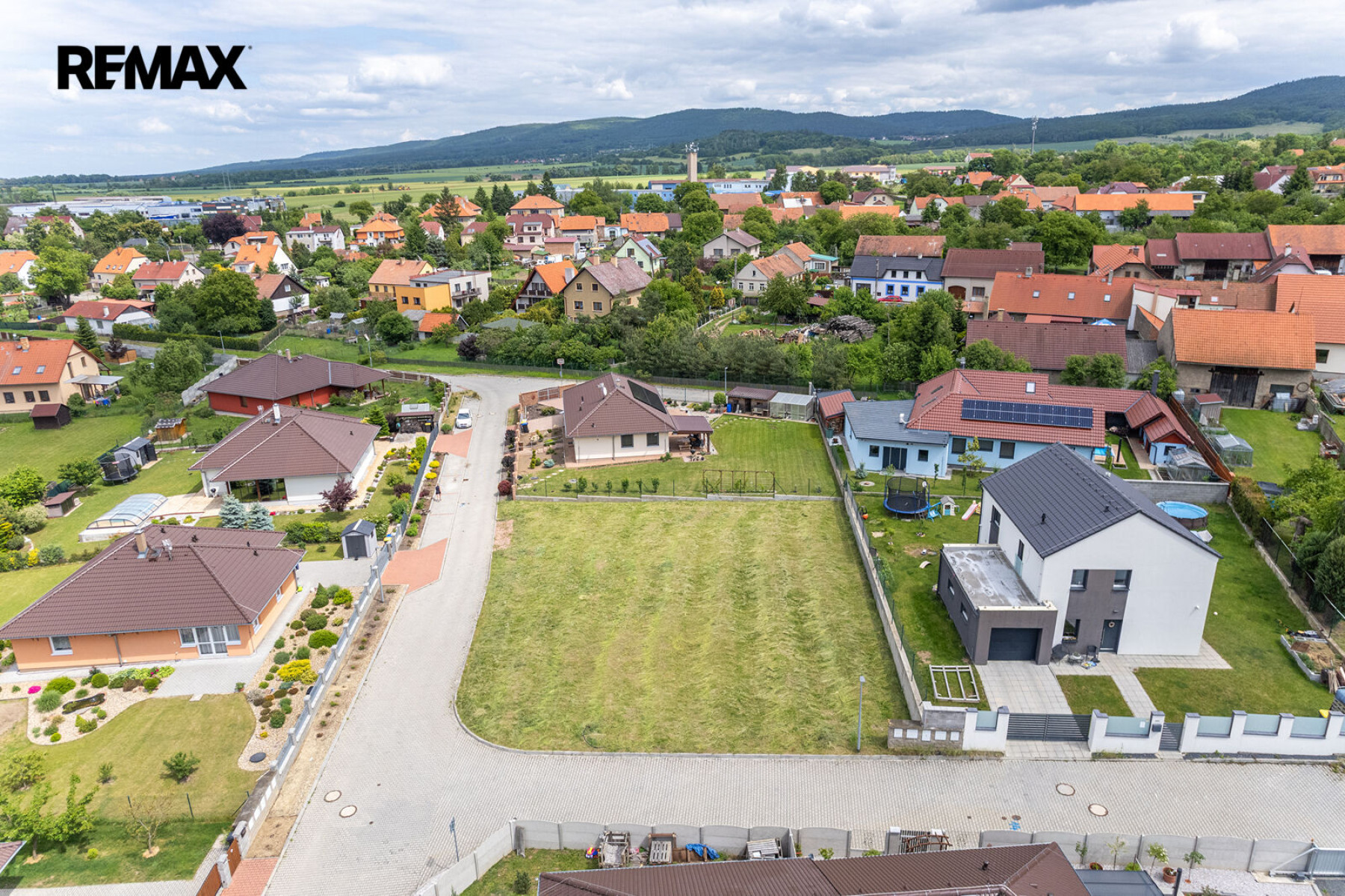 Prodej stavebního pozemku 810 m², Hostomice