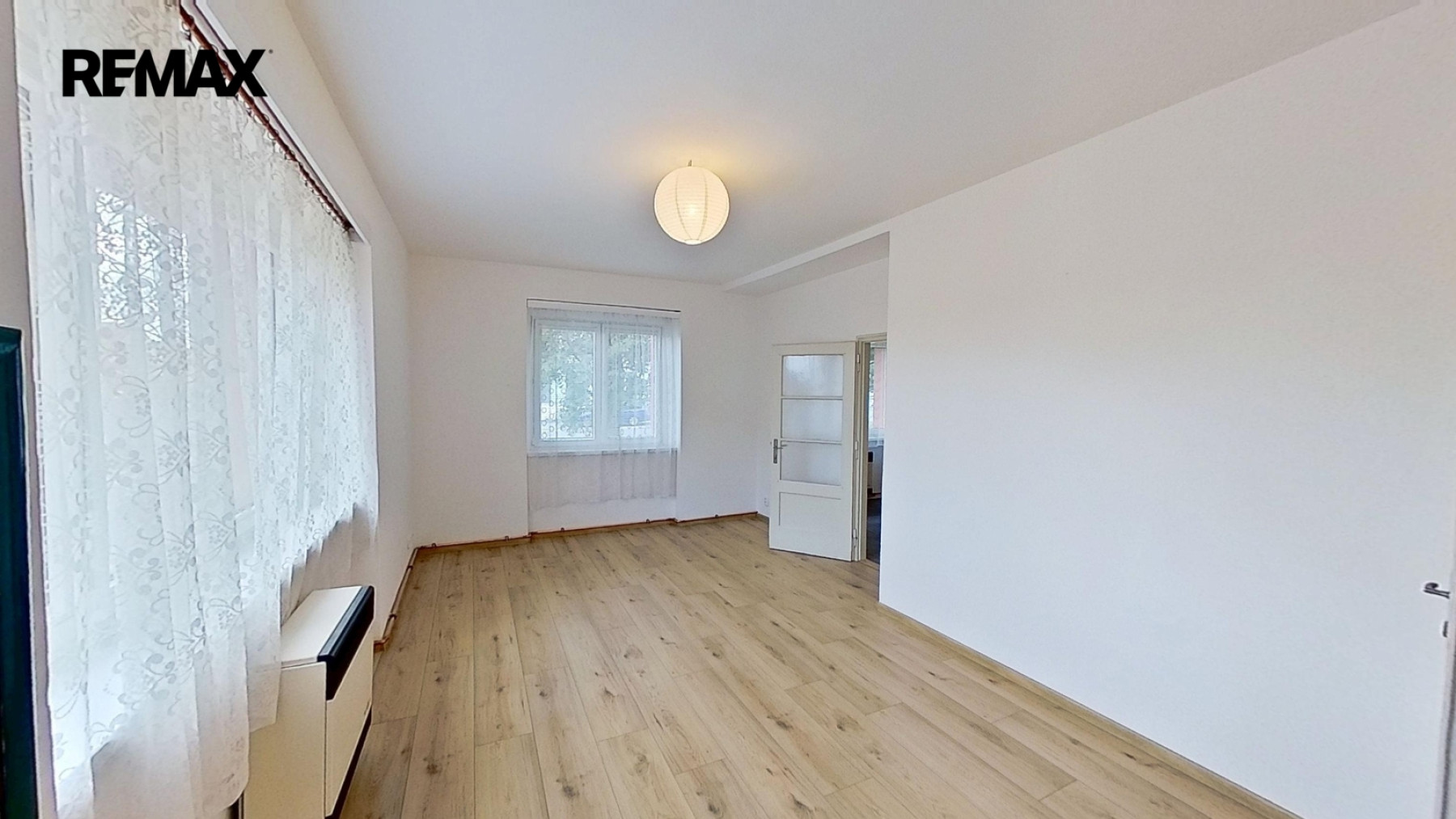 Pronájem zrekonstruovaného bytu 2+1, 76,5 m² se sklepem a společnou zahradou, Praha 4