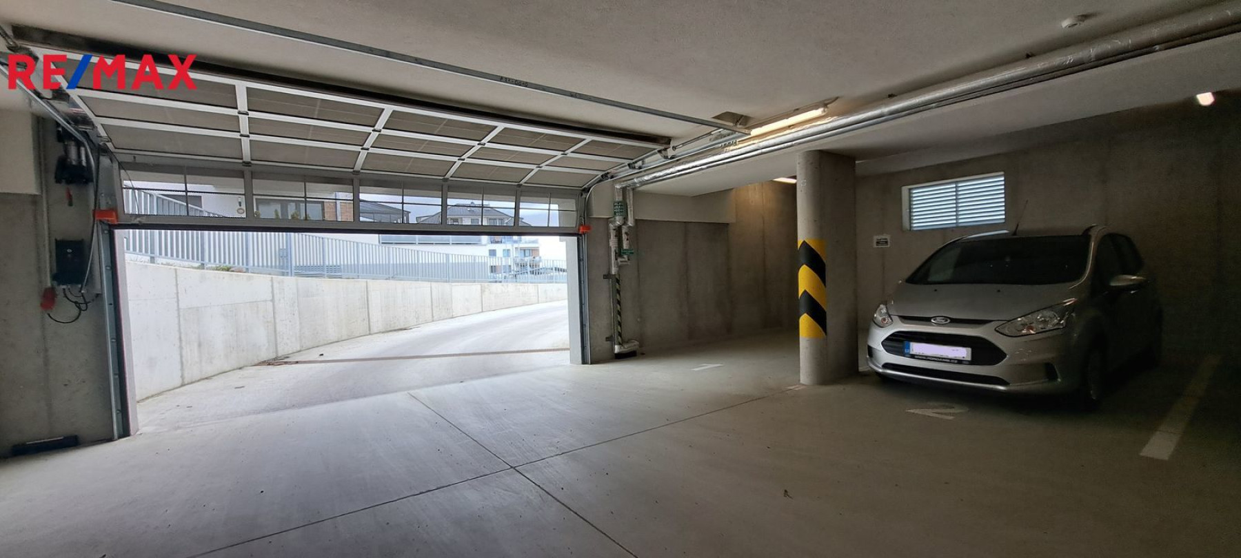 Prodej garážového stání 14 m2, Praha 5 - Sobín