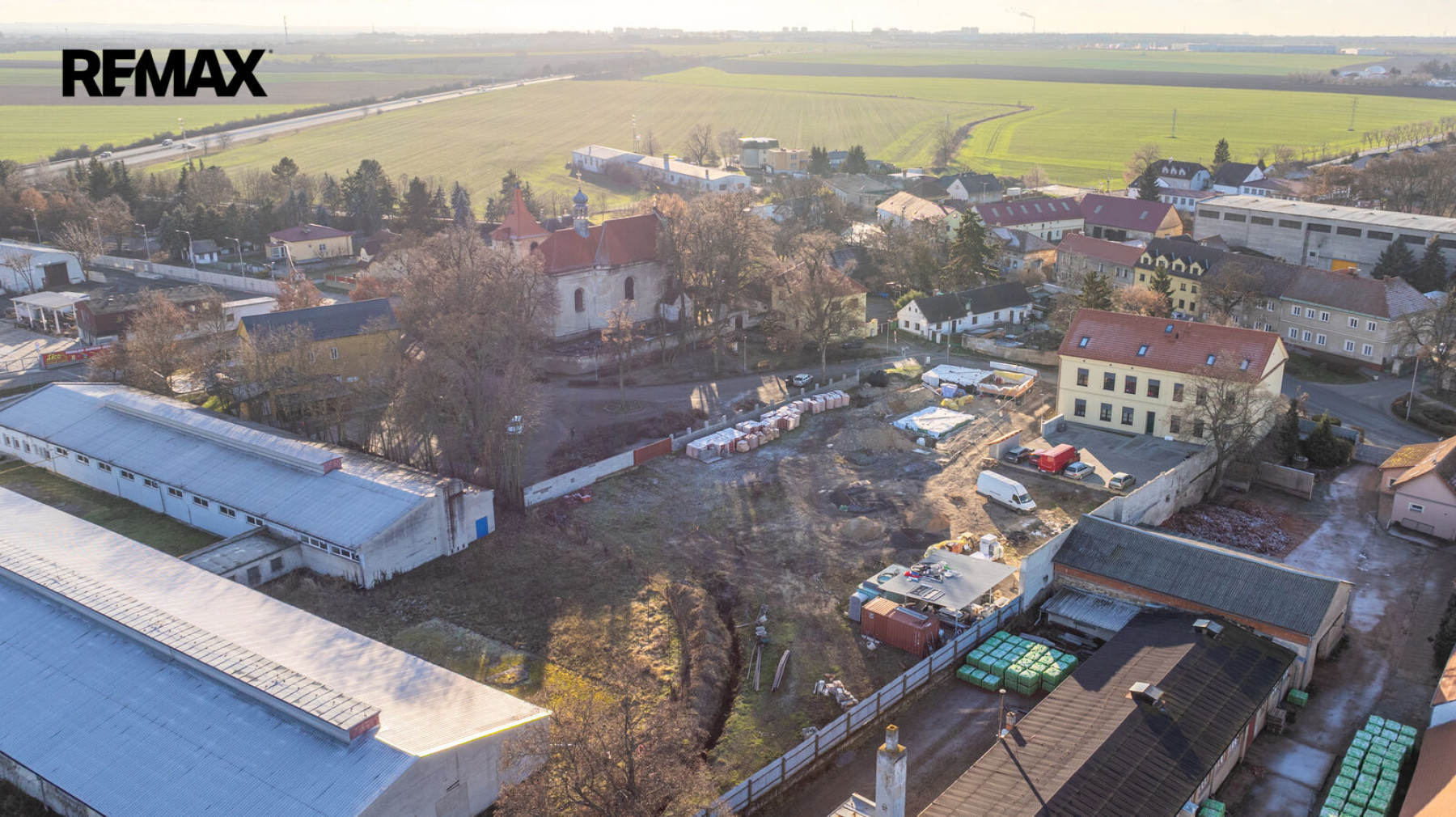 Prodej stavebního pozemku ve Svémyslicích, Praha - východ