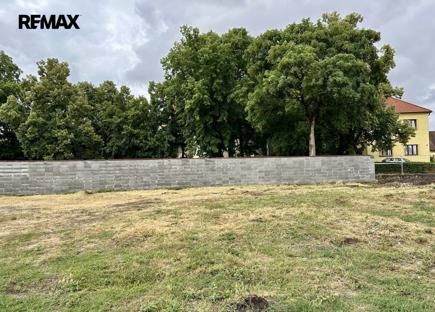 Prodej stavebního pozemku ve Svémyslicích, Praha - východ