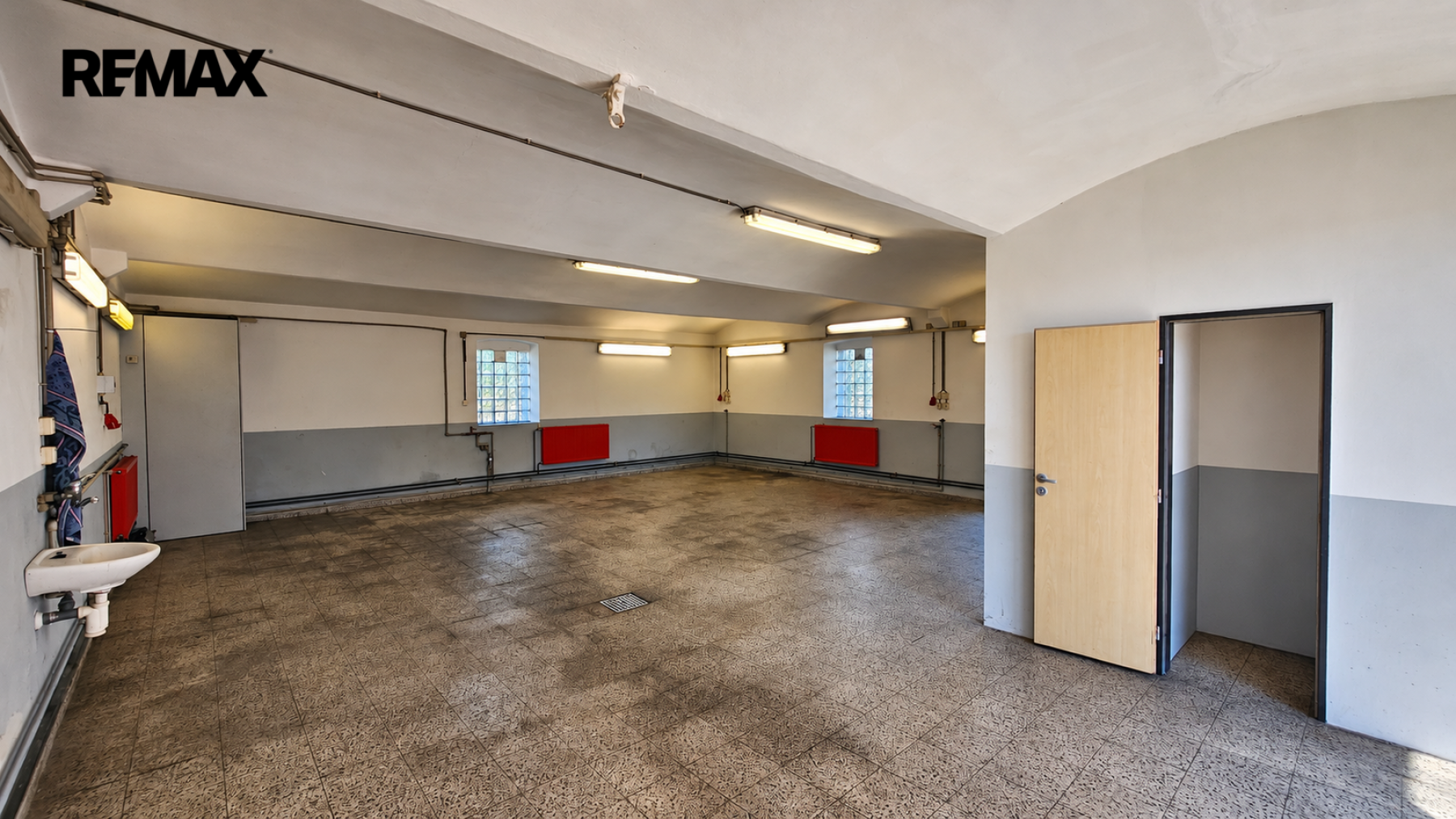 Pronájem komerčních prostor 170 m² + odstavné plochy 925 m², Roudnice nad Labem