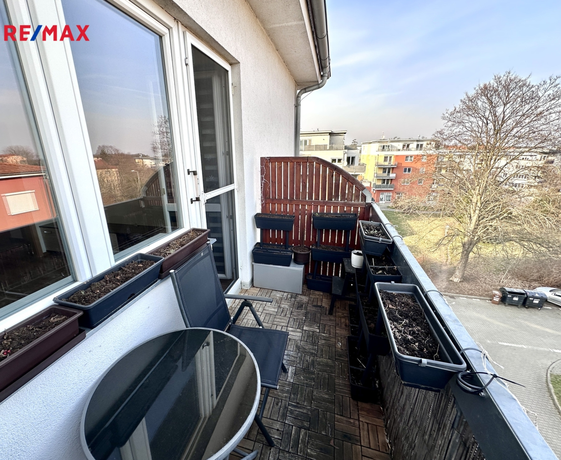 Prodej světlého bytu 3+kk s balkony a garážovým stáním, Praha 9 - Kbely