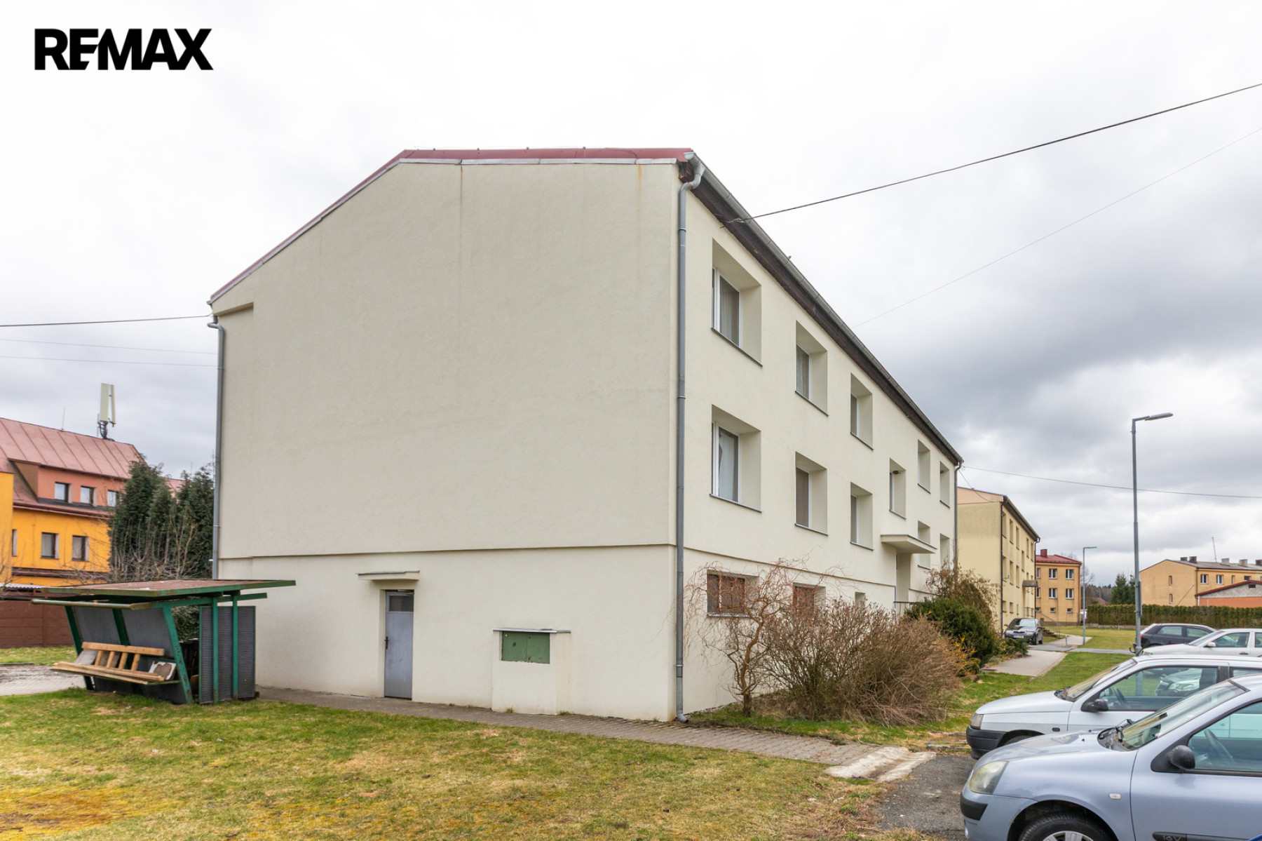 Činžovní dům se 6 byty a 6 garážemi v obci Rybník