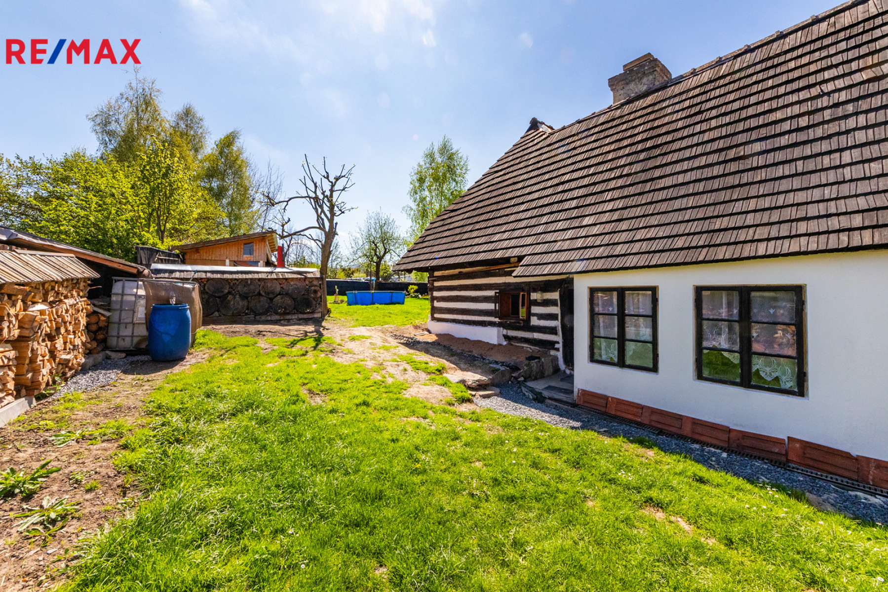 Stylová tradiční patrová chalupa s vnitřním čtvercovým dvorem, pozemek 1 264 m², Široký důl Polička
