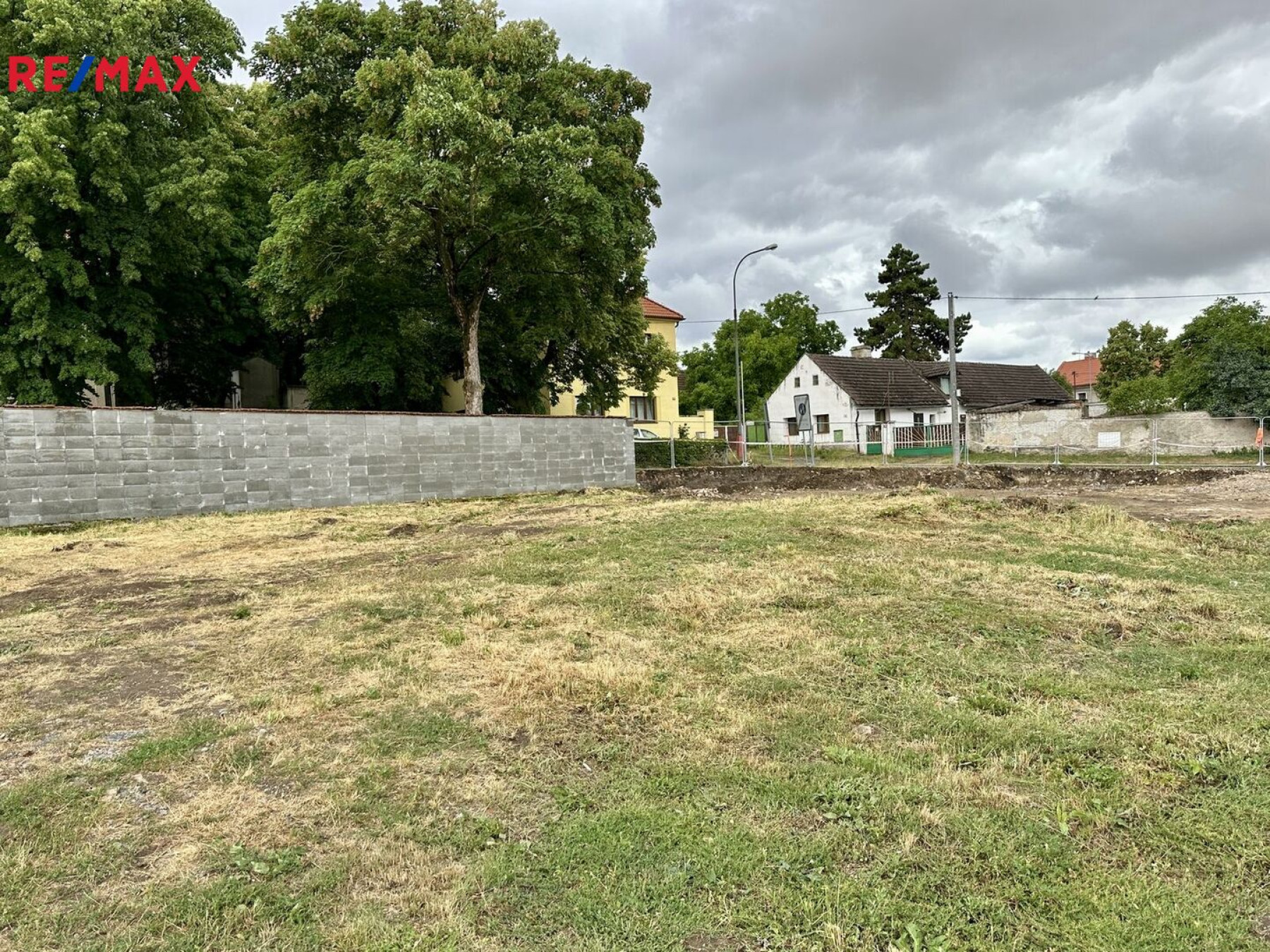 Prodej stavebního pozemku ve Svémyslicích, Praha - východ