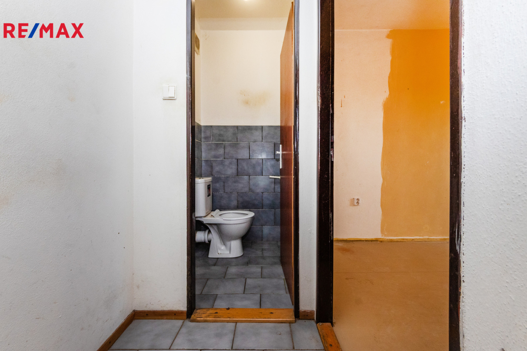 Rohový řadový RD 229 m² 2x lodžie garáž zahrada 311 m² původní stav Součkova Řepy