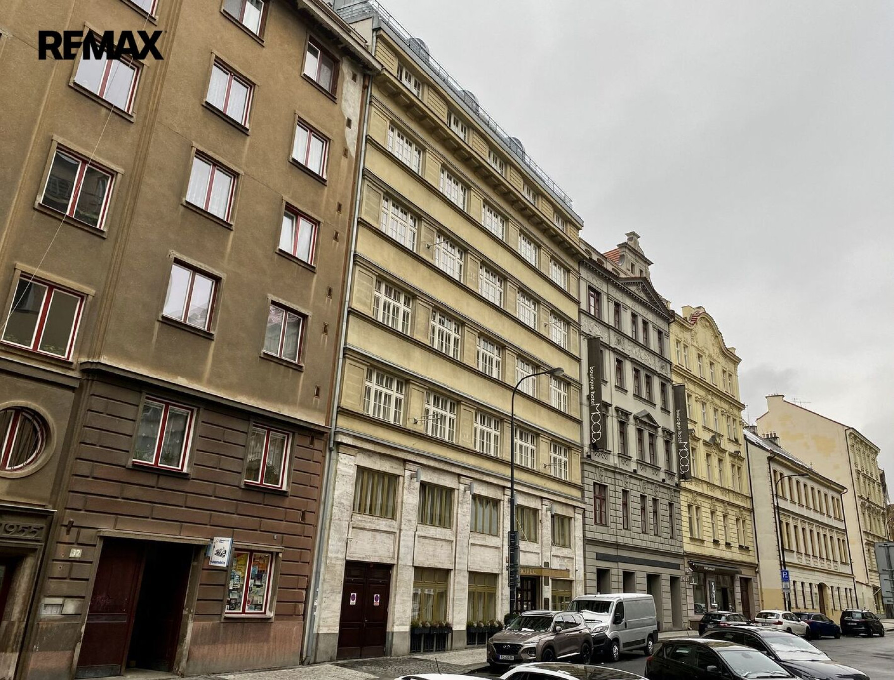 Plně vybavený a zrekonstruovaný byt 2+1 s lodžií i sklepem, Praha 1 - Nové Město