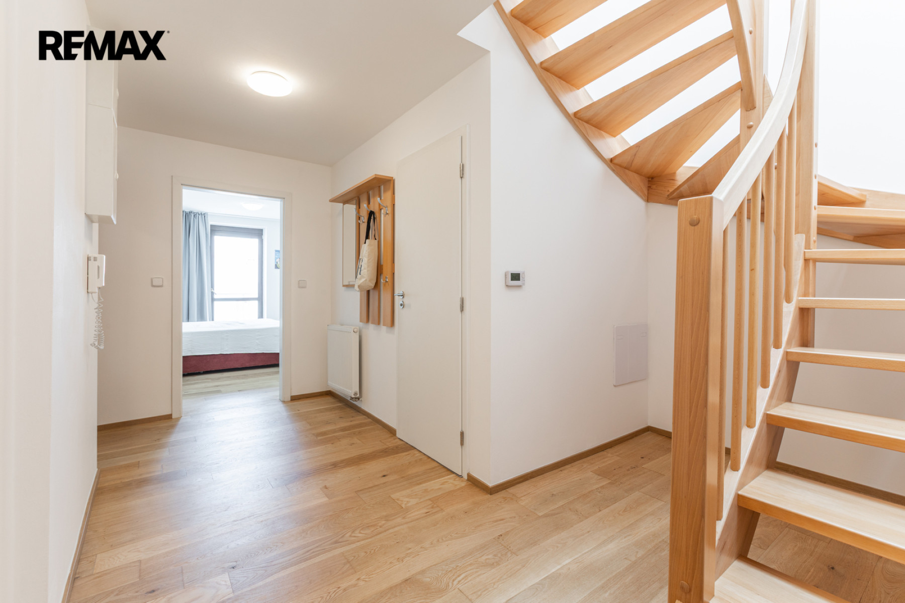 Pronájem mezonetu 2+kk se dvěma balkony a parkovacím stáním