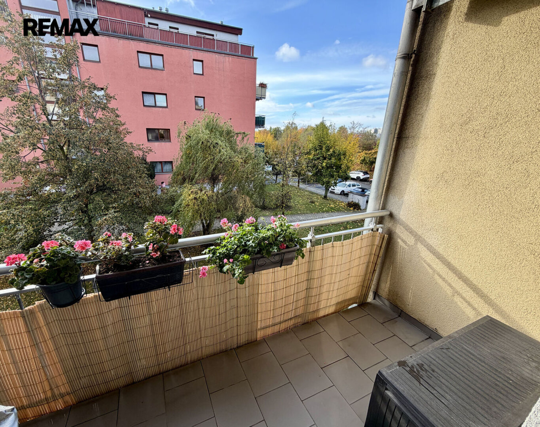 Prodej bytu 1+kk s balkonem v klidné části Štěrbohol, Praha 10
