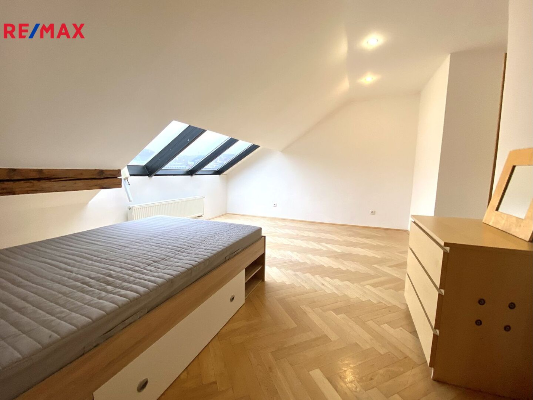 Pronájem bytu 2+kk o výměře 74 m2, Praha 5 - Smíchov