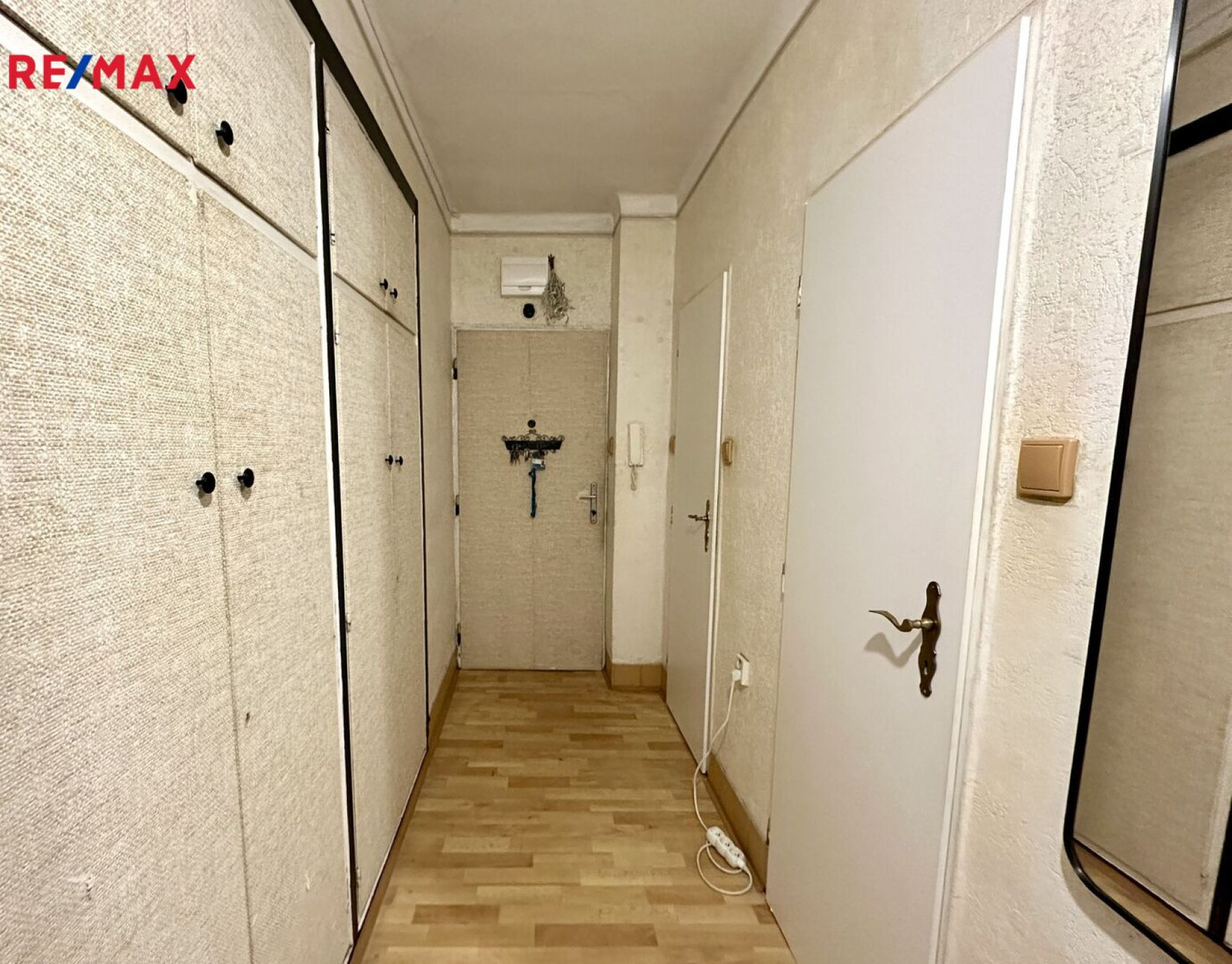 Prodej prostorného světlého bytu 3+1/B, Praha 4 - Podolí