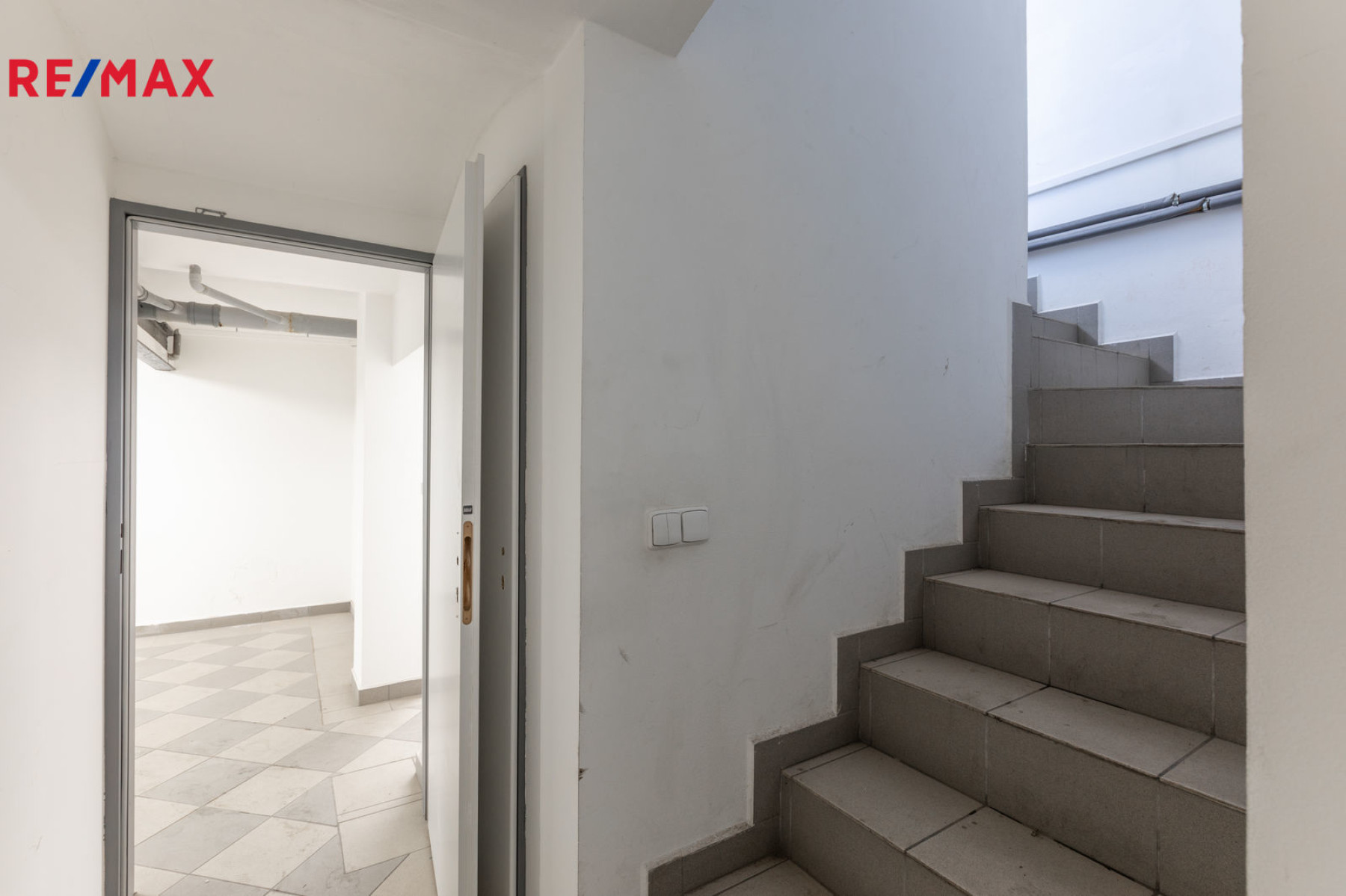 Pronájem komerčních prostor 70 m², Podlusky
