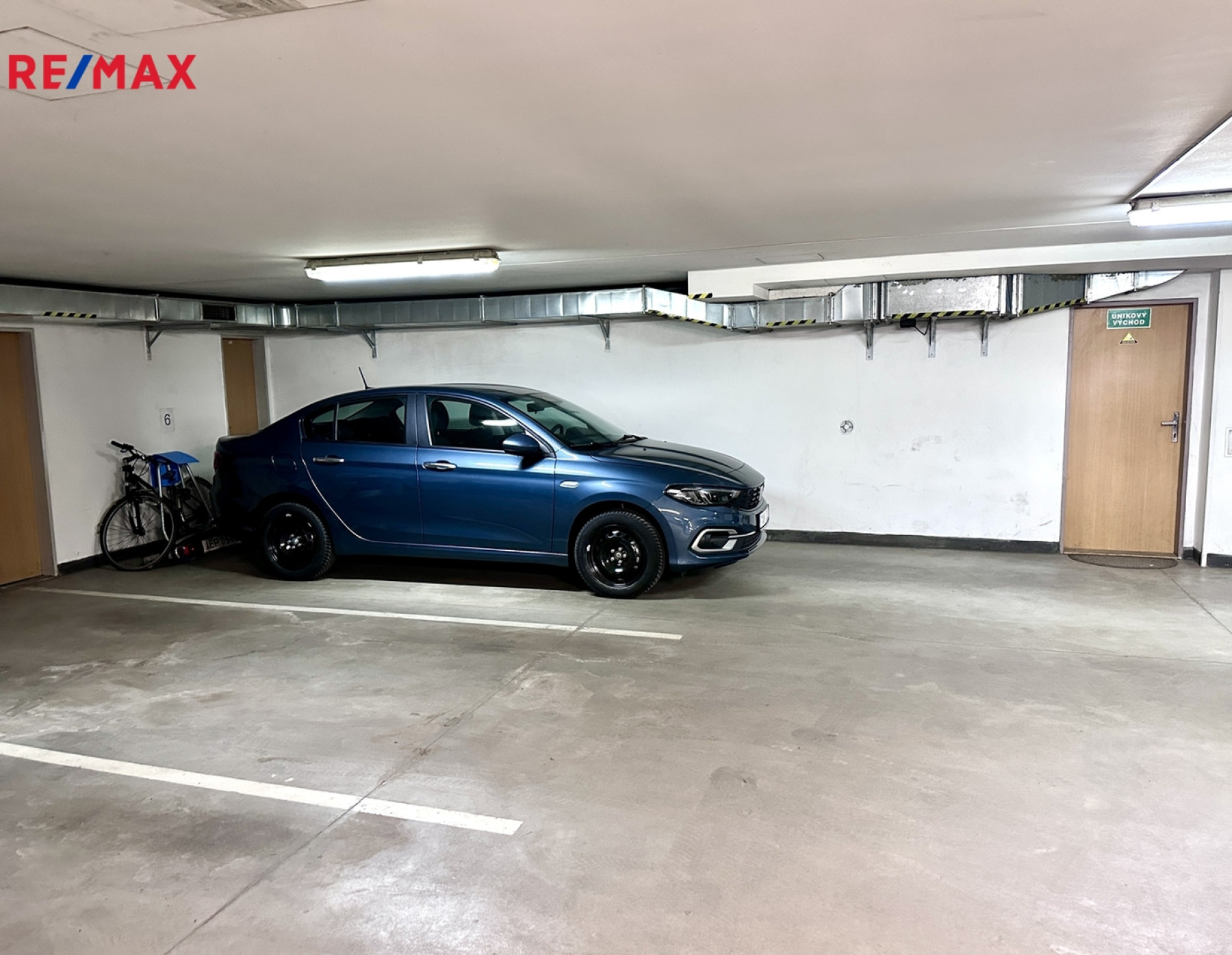 Prodej světlého bytu 3+kk s balkony a garážovým stáním, Praha 9 - Kbely