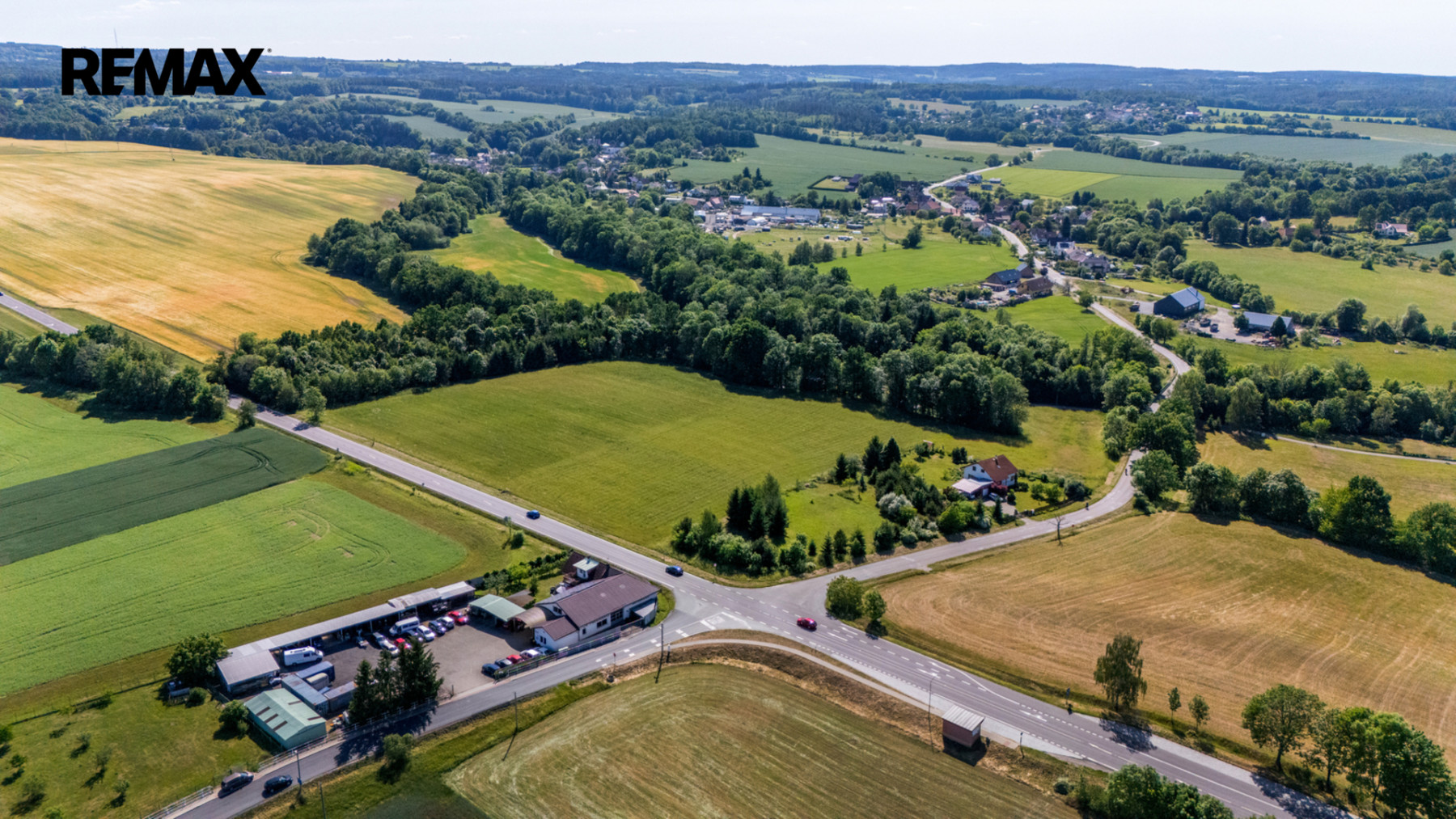 Pozemek 12 804 m² pro komerční výstavbu u obce Lukavice u hlavní silnice I. třídy