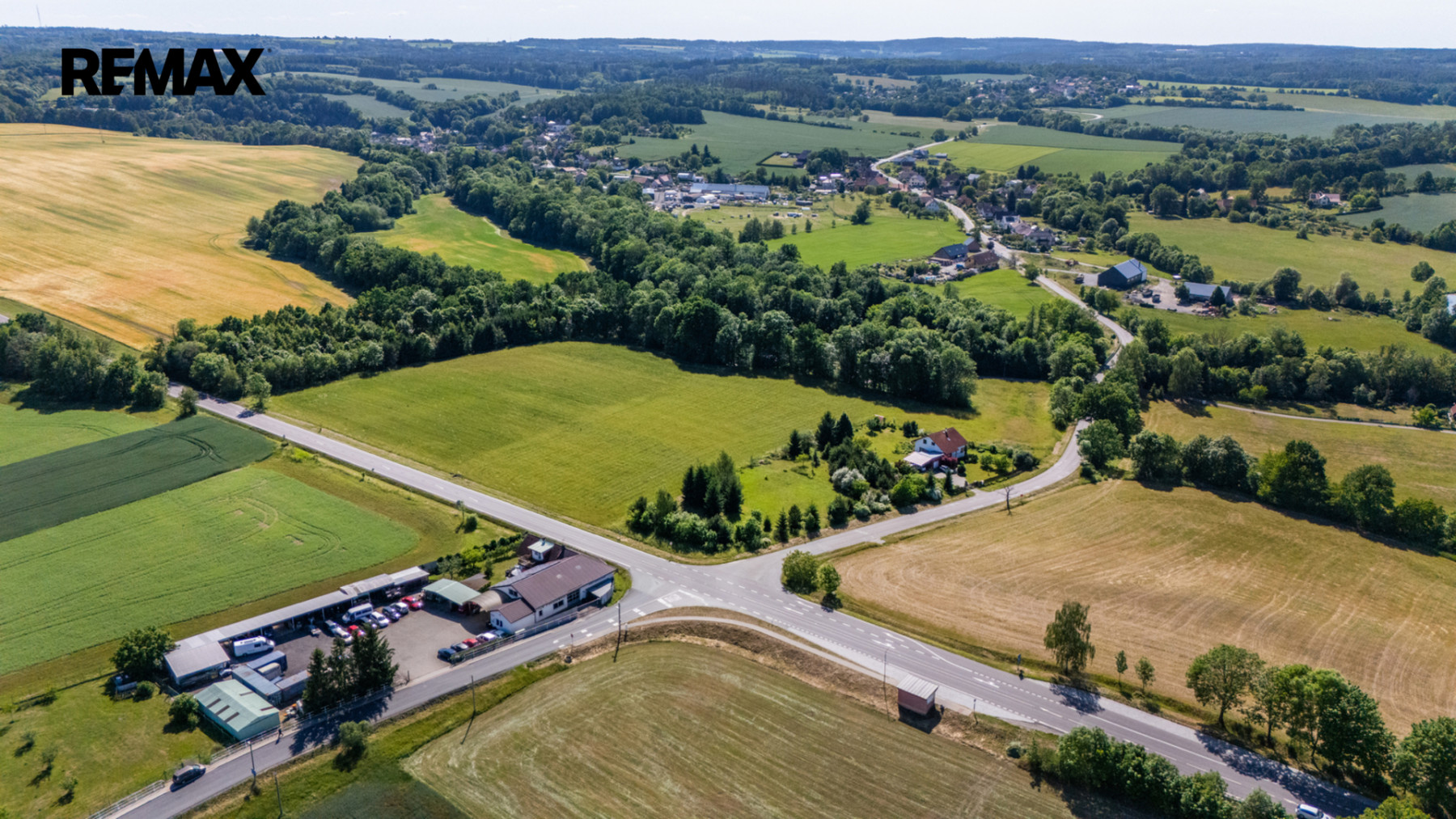 Pozemek 12 804 m² pro komerční výstavbu u obce Lukavice u hlavní silnice I. třídy