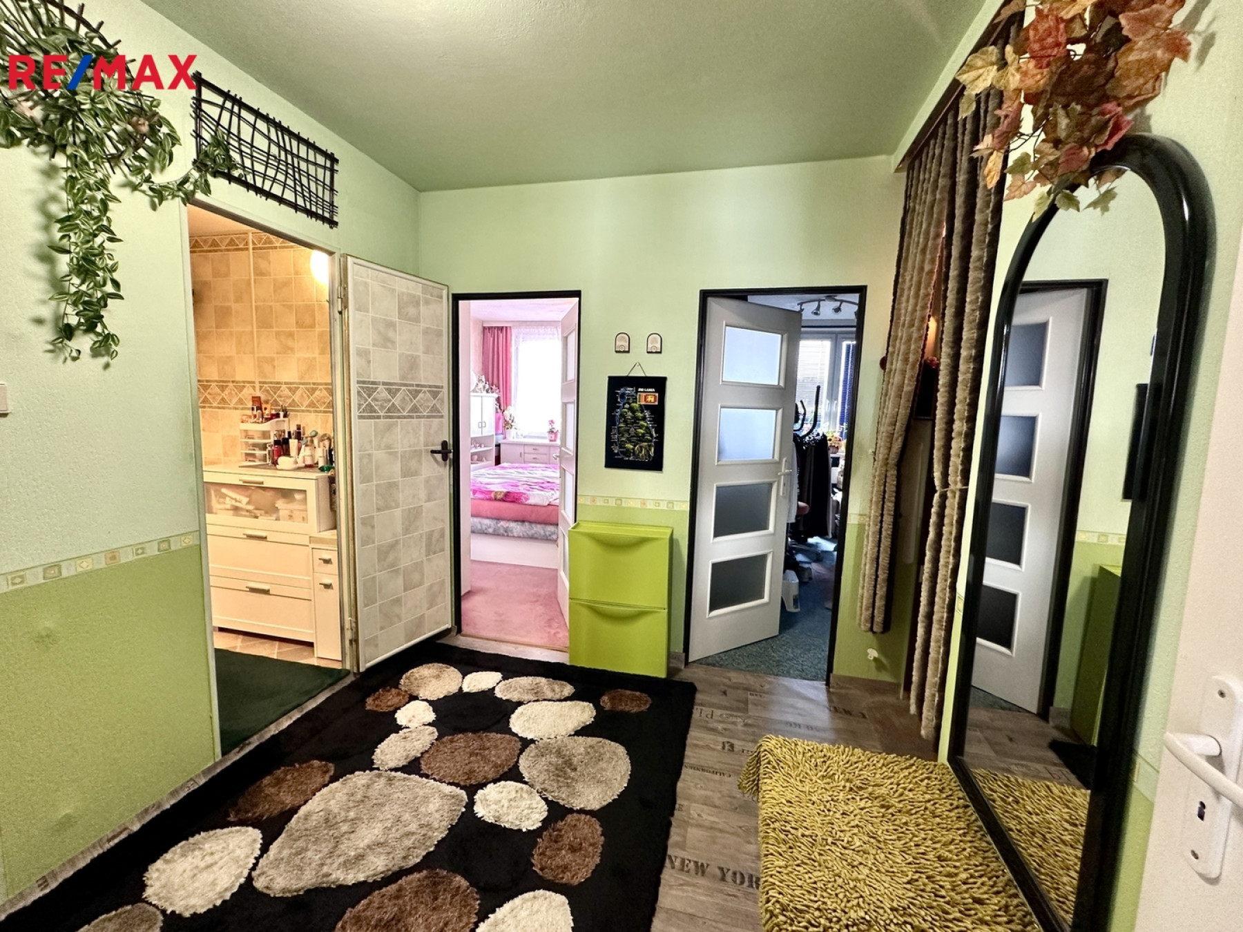 Prodej pěkného bytu 3+1 se zasklenou lodžií a sklepem, Praha 8 - Libeň