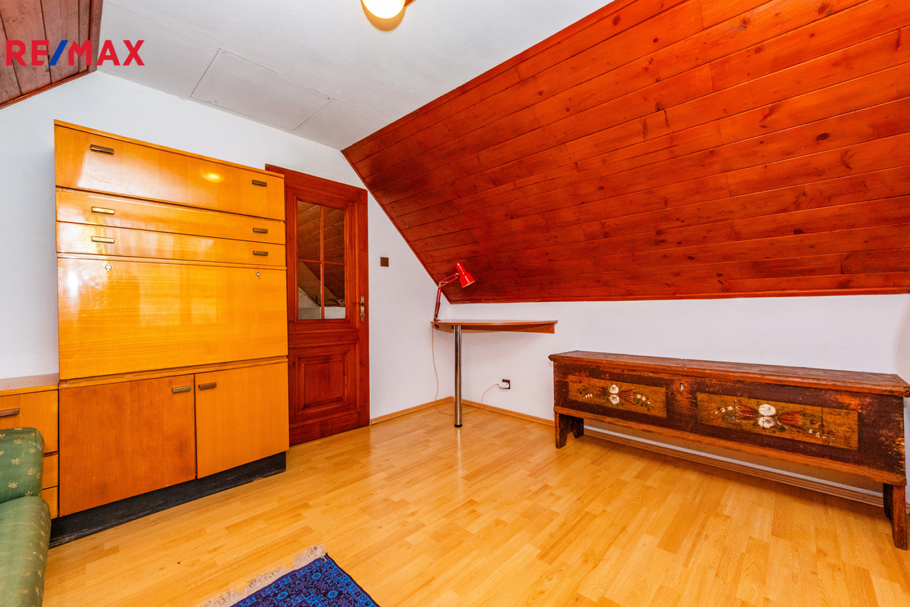 Stylová tradiční patrová chalupa s vnitřním čtvercovým dvorem, pozemek 1 264 m², Široký důl Polička