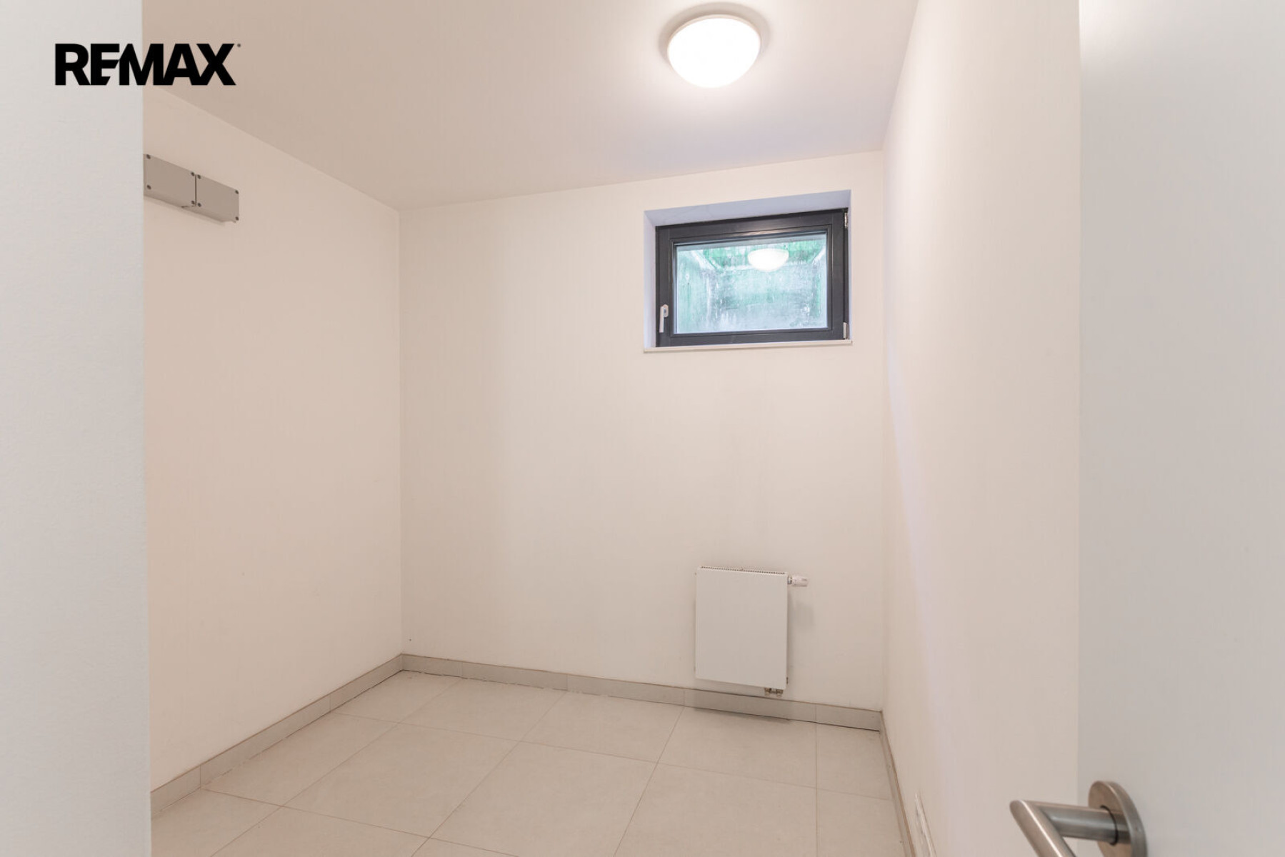 Pronájem rodinného domu 5+kk, 179 m² se zahradou 357 m², dvěma terasami, balkonem a dvougaráží
