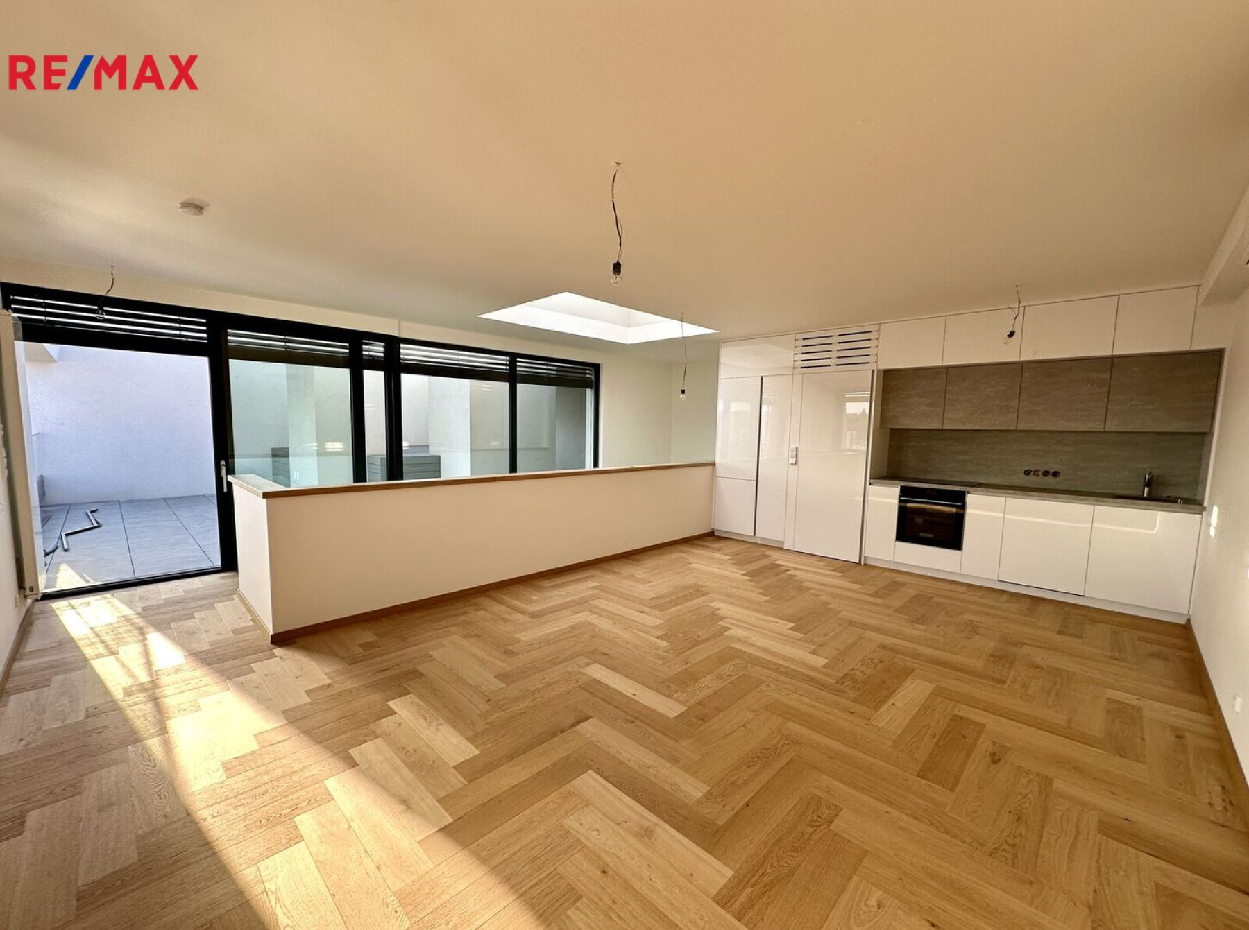 Zcela nový luxusní byt 4+kk, 3 terasy a sklep, Praha 9 - Vysočany