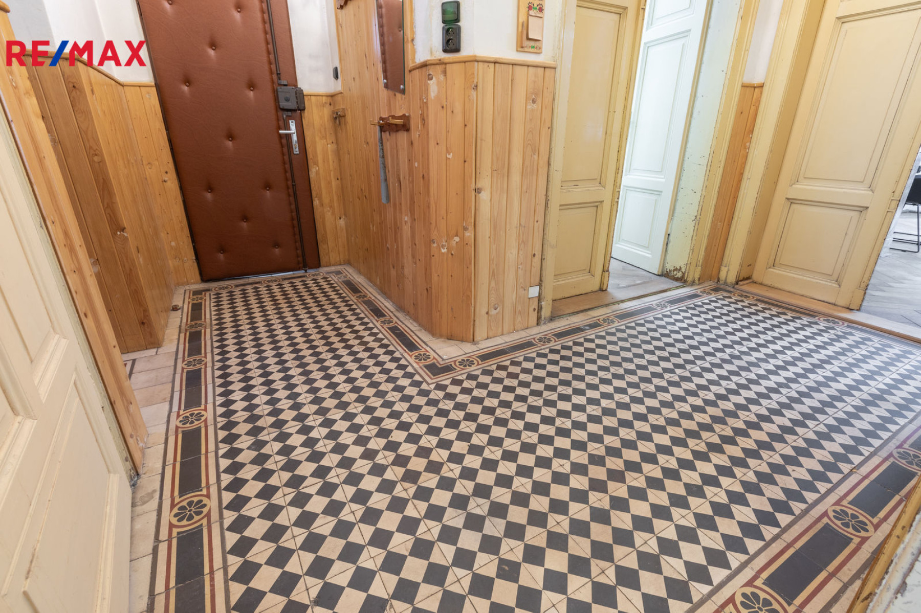 Prodej činžovního domu 586 m², pozemek 254 m², ul. Karla Čapka, Teplice