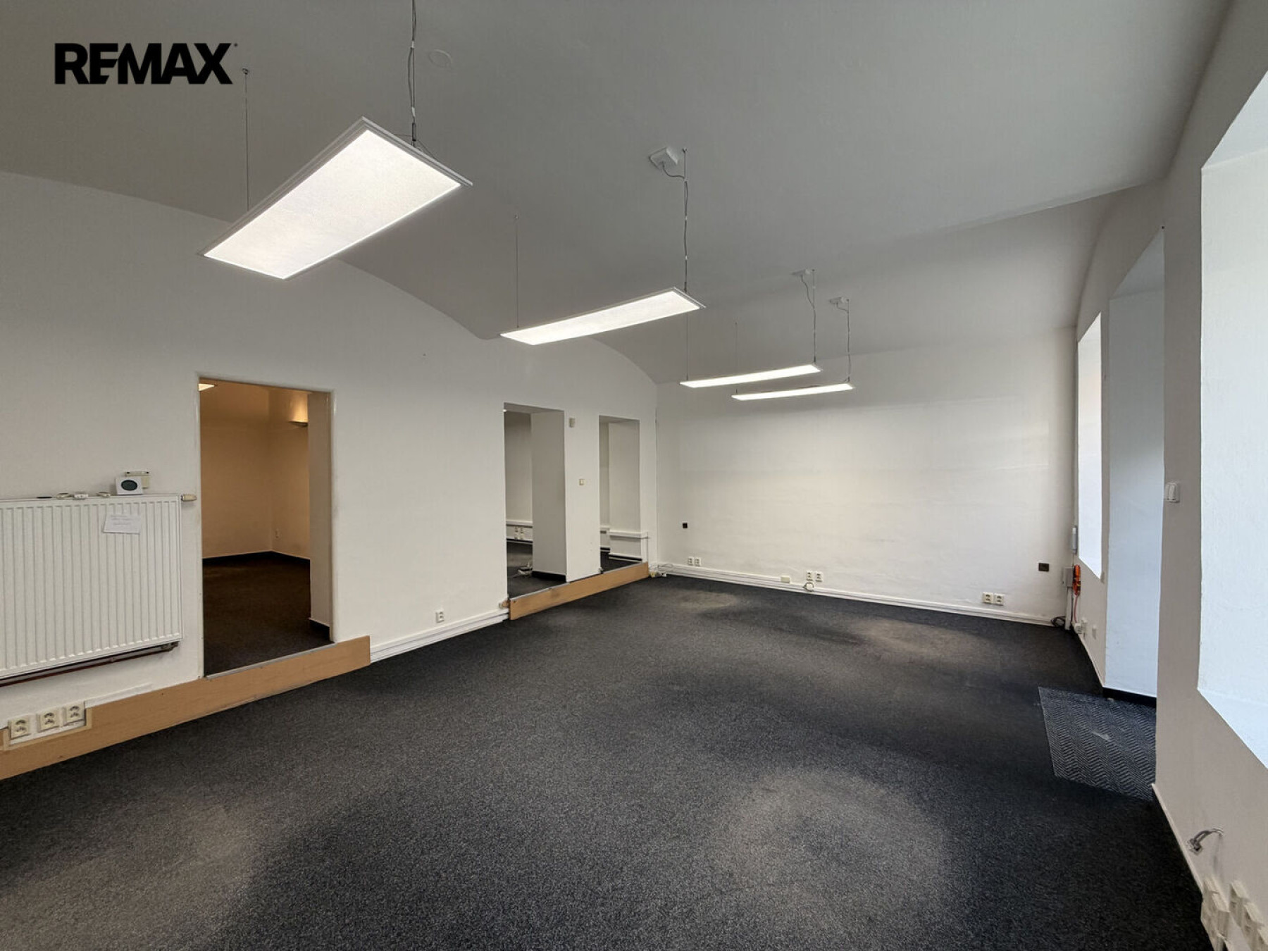 Pronájem komerčních prostor 158 m² – Praha 4, ulice Jemnická