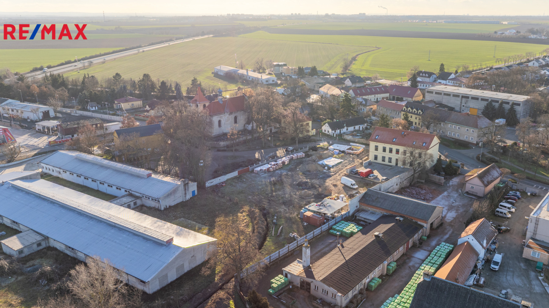 Prodej stavebního pozemku ve Svémyslicích, Praha - východ