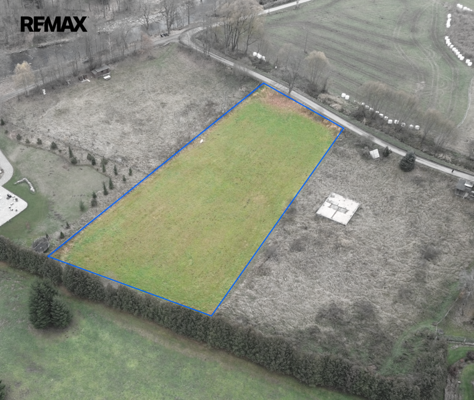 Prodej stavebního pozemku 4 413 m2 s povolením – Radešov u Sušice