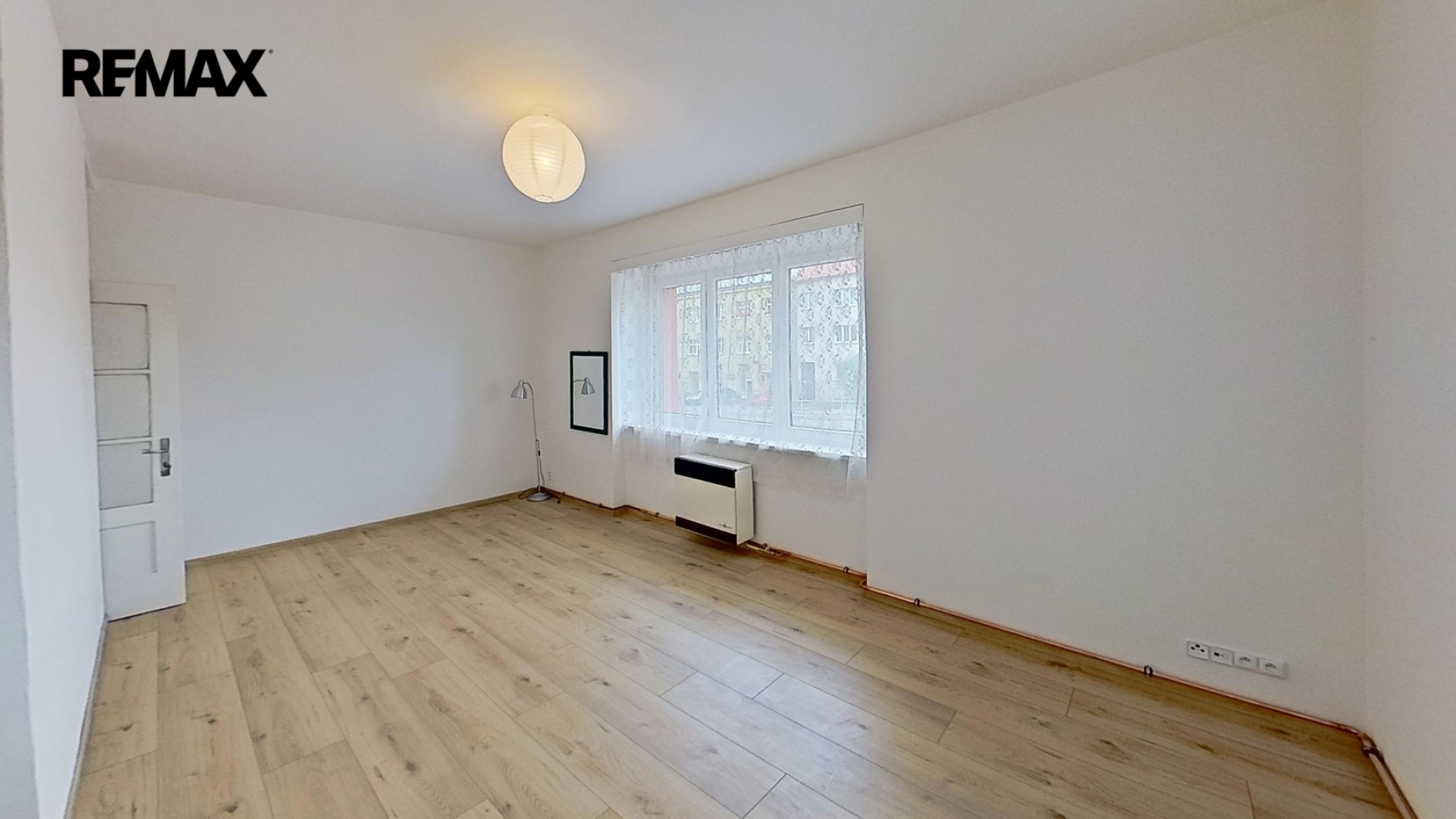 Pronájem zrekonstruovaného bytu 2+1, 76,5 m² se sklepem a společnou zahradou, Praha 4