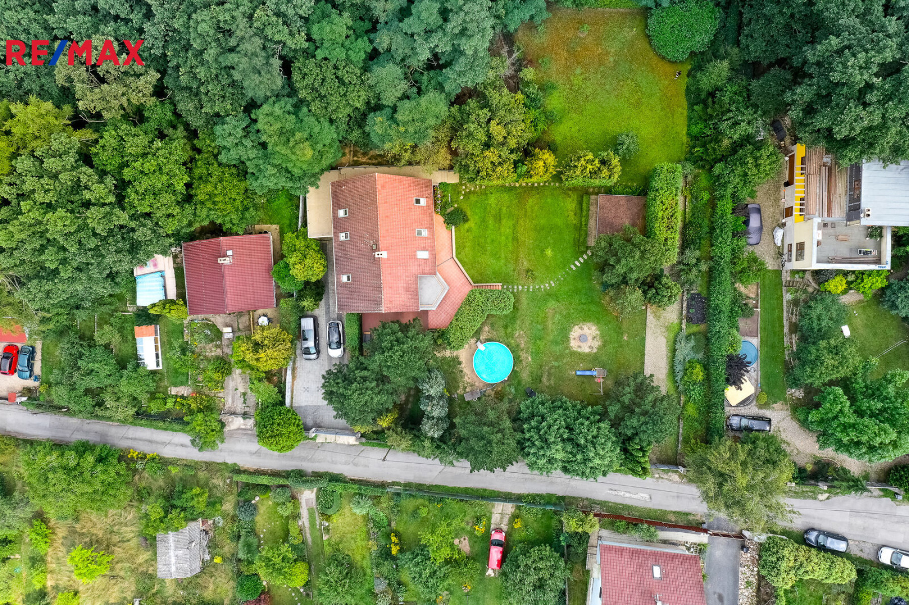 Prodej rodinného domu s rozlehlou zahradou, Zdiby