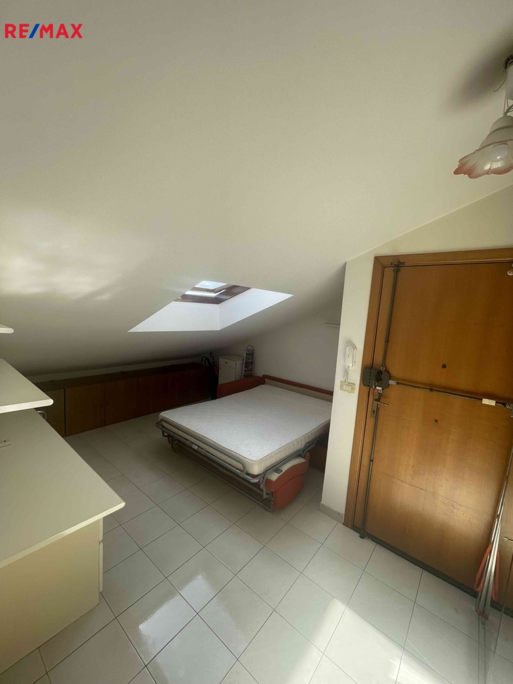 Krásný byt 1+1 s velkou terasou 17 m² jen 200 m od moře – Nizza di Sicilia